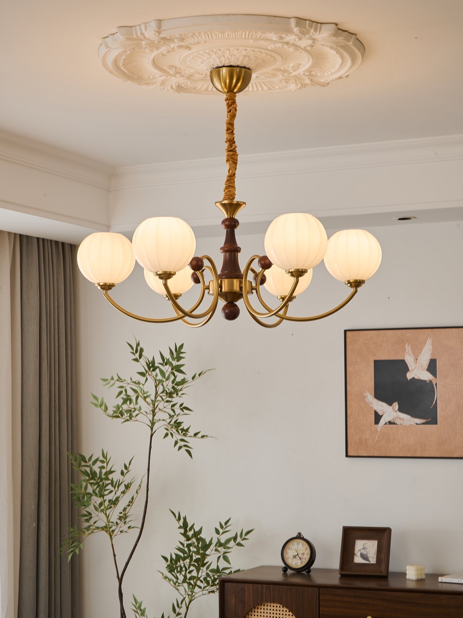 Omirara Traditioneller Eleganter Kronleuchter aus Vintage-Holz-Letslighting