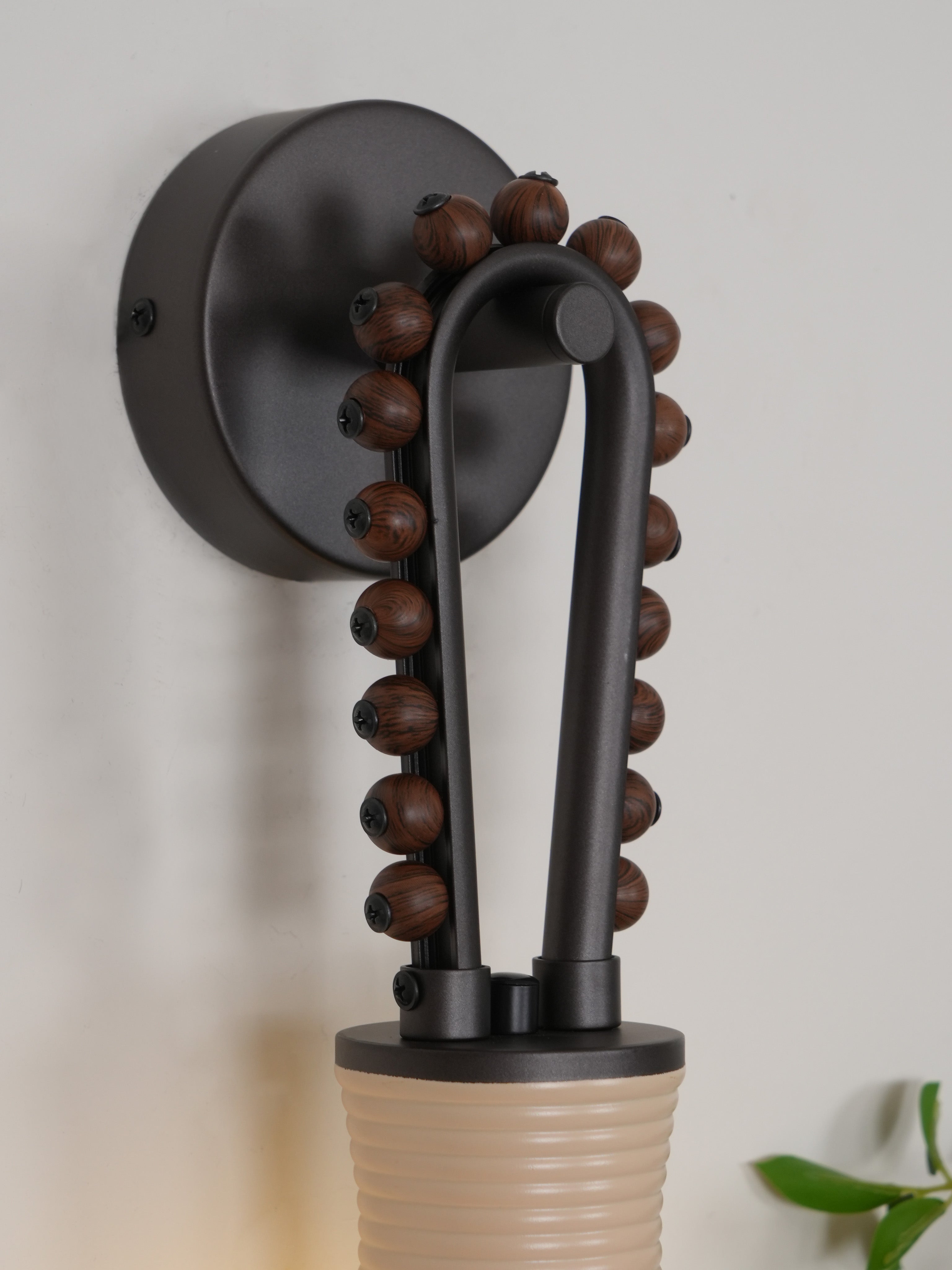 Sytala Art Wandleuchte aus Walnussglas-Letslighting