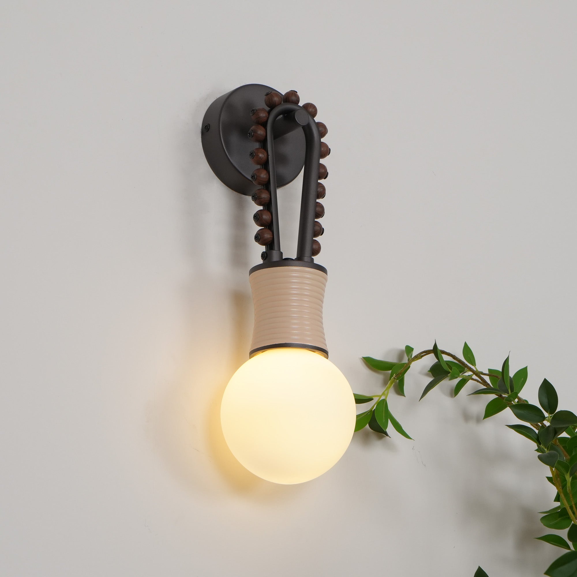 Sytala Art Wandleuchte aus Walnussglas-Letslighting