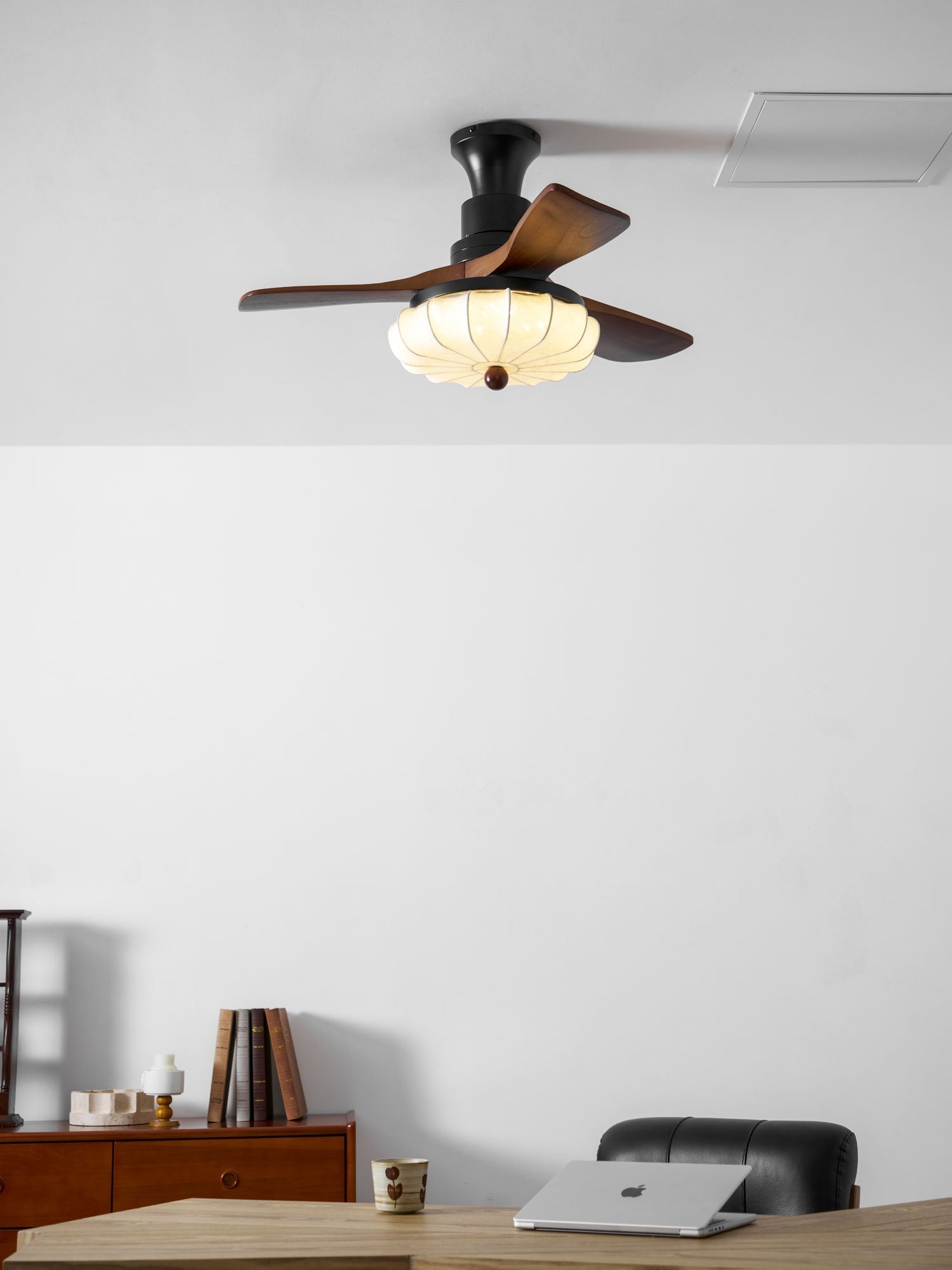 Jasper Bloom Deckenventilatorleuchte, in einem Essbereich