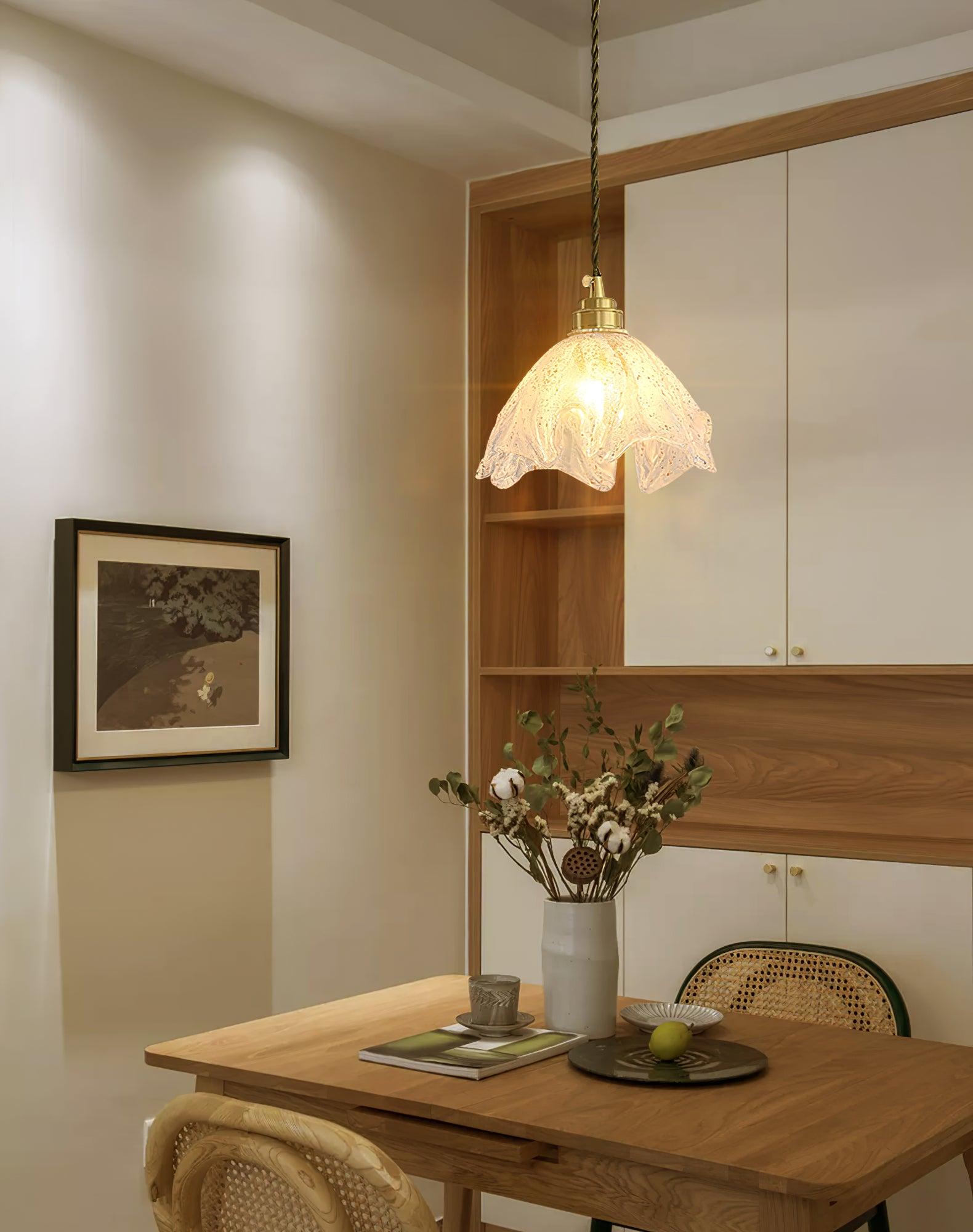Solara Pendelleuchte Messing Rüschen Glas Lotus Vintage-Letslighting