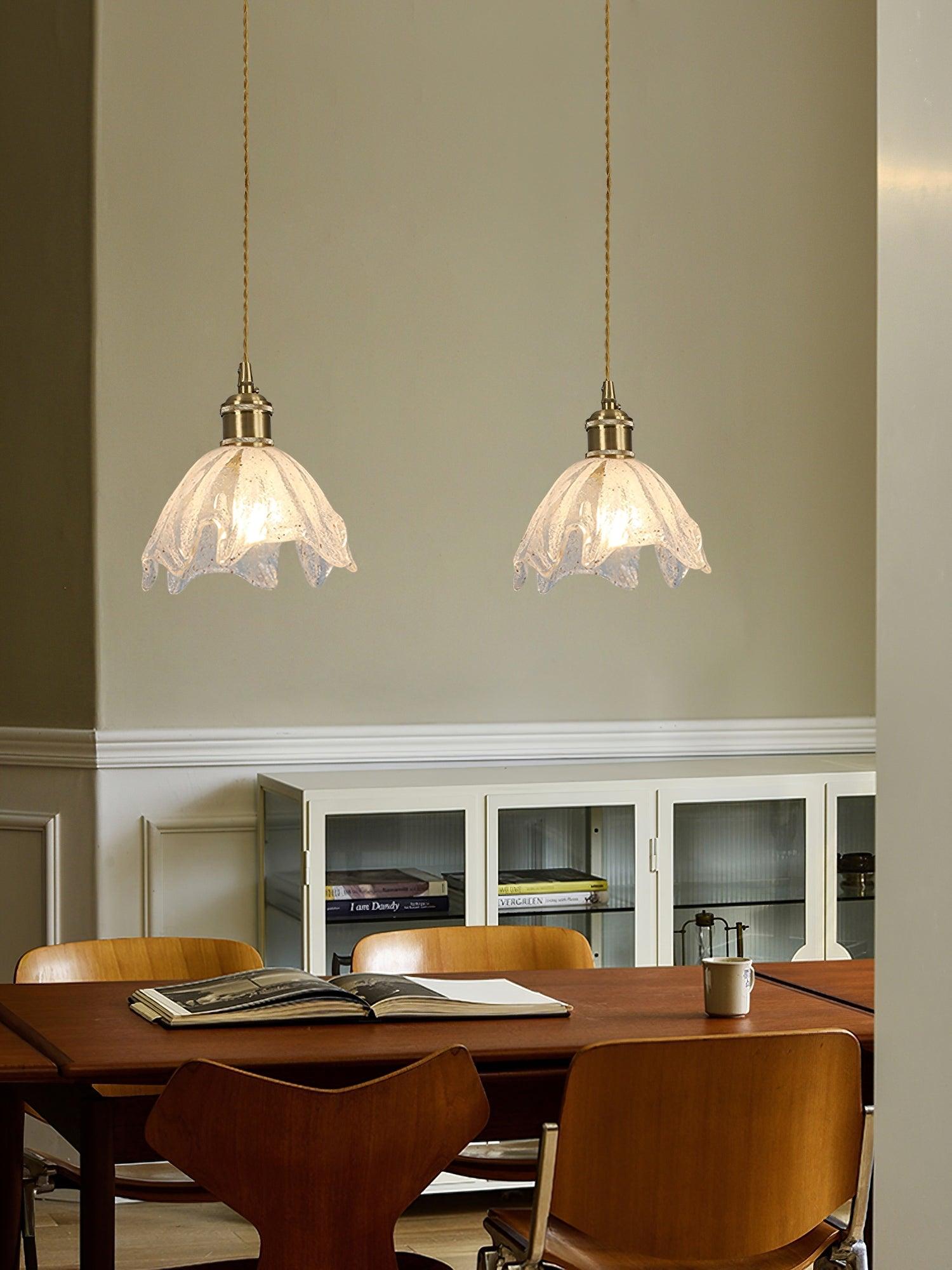 Solara Pendelleuchte Messing Rüschen Glas Lotus Vintage-Letslighting