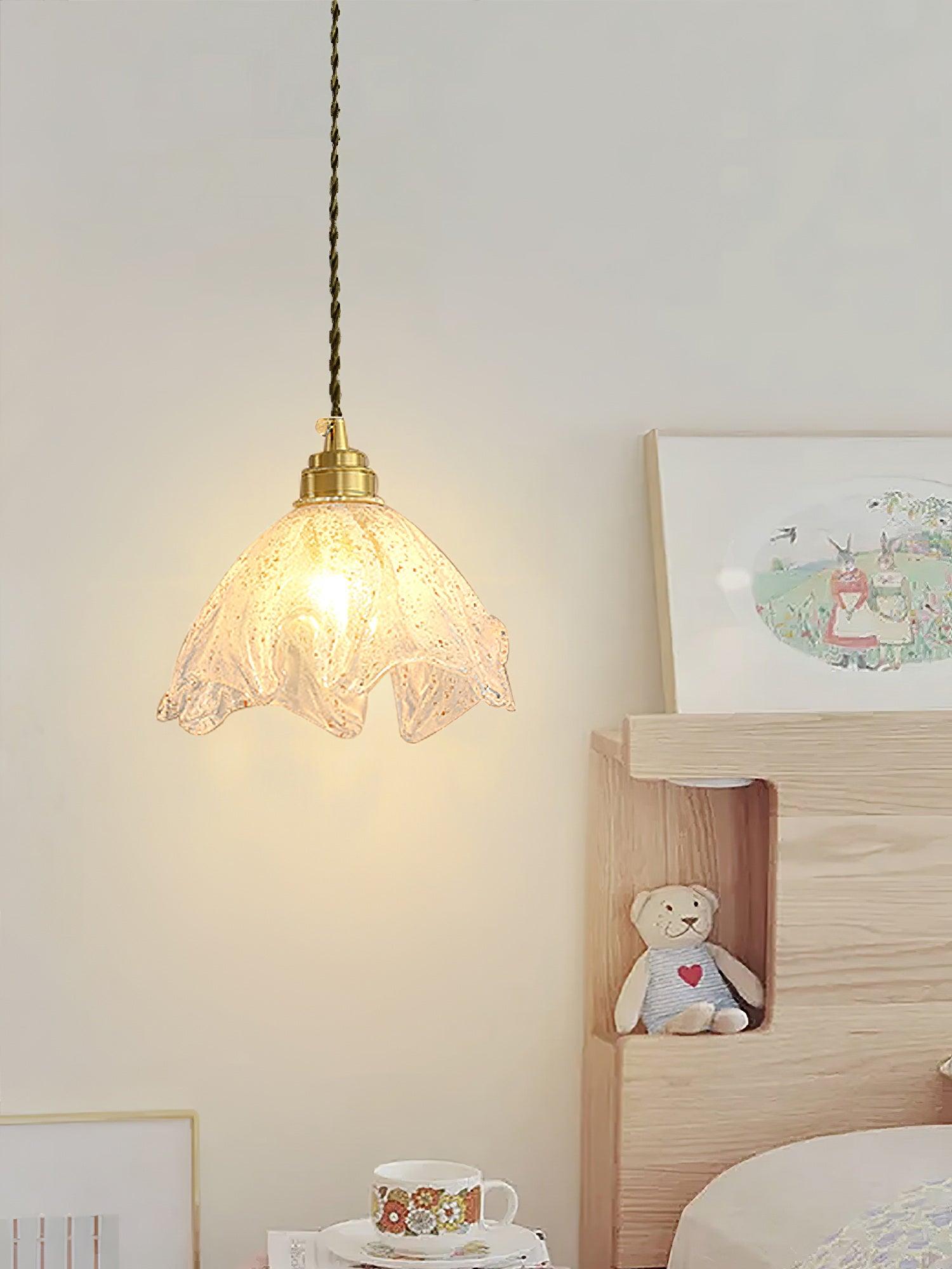 Solara Pendelleuchte Messing Rüschen Glas Lotus Vintage-Letslighting