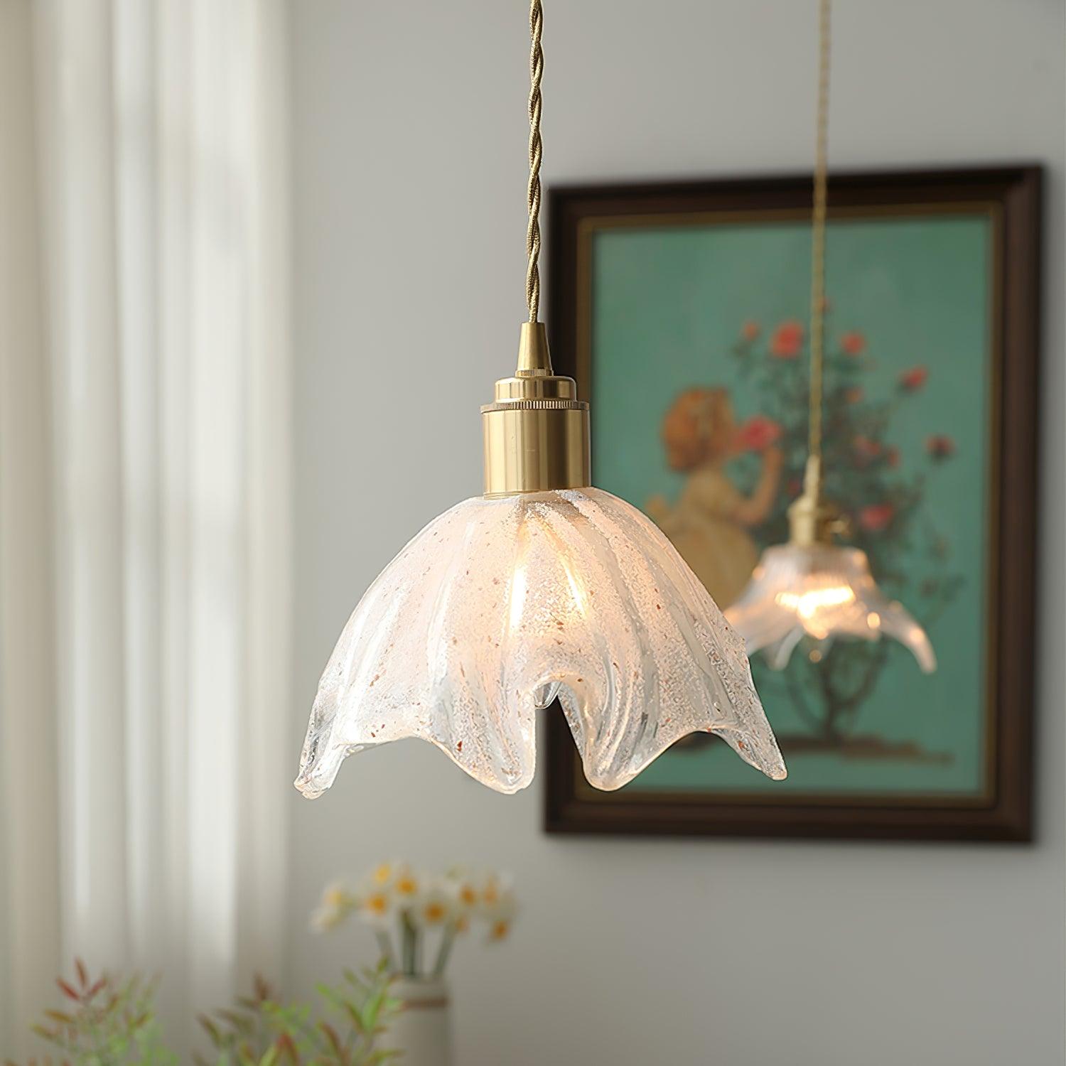 Solara Pendelleuchte Messing Rüschen Glas Lotus Vintage-Letslighting