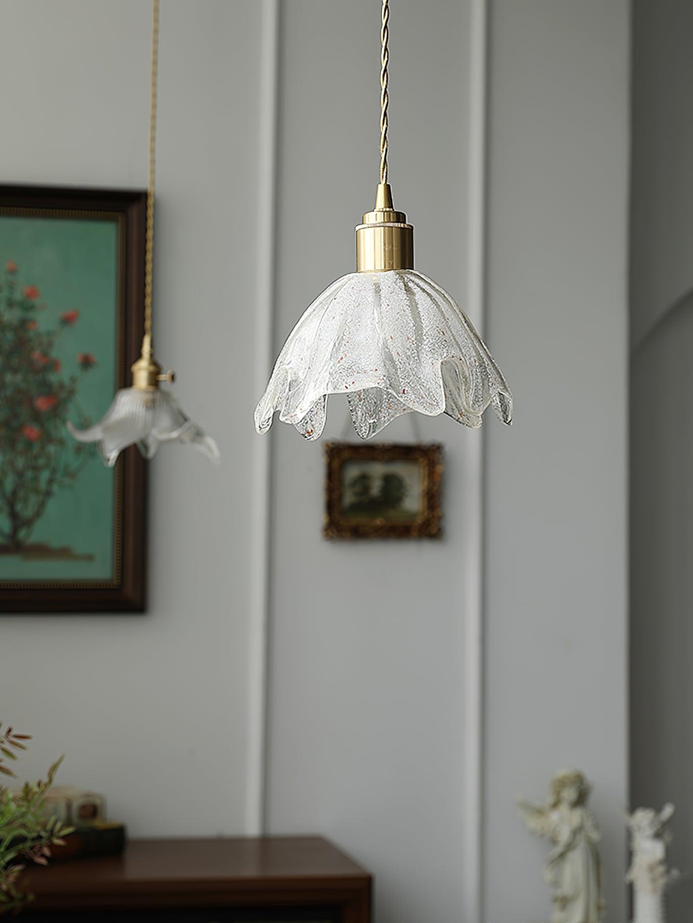 Solara Pendelleuchte Messing Rüschen Glas Lotus Vintage-Letslighting