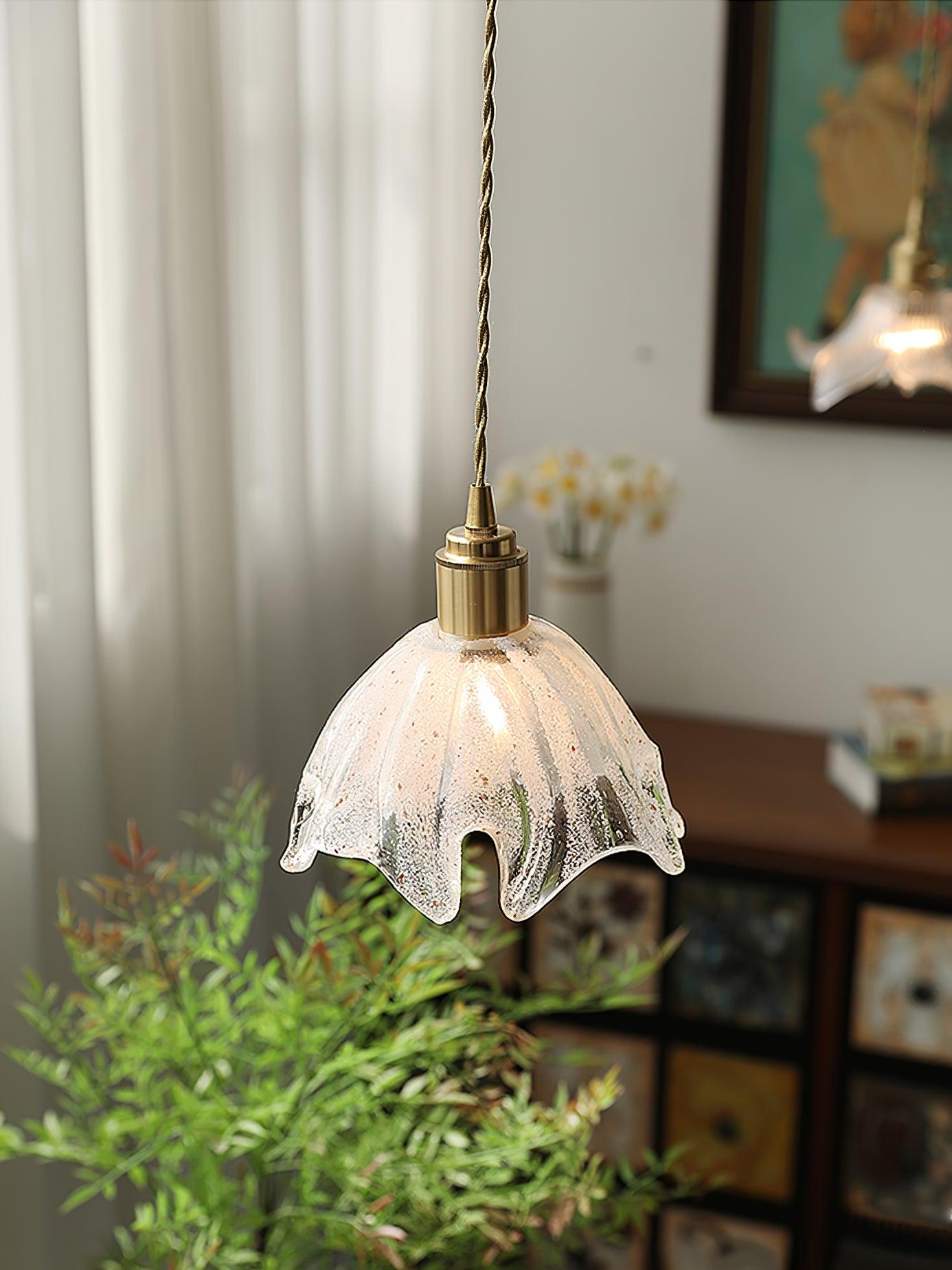 Solara Pendelleuchte Messing Rüschen Glas Lotus Vintage-Letslighting