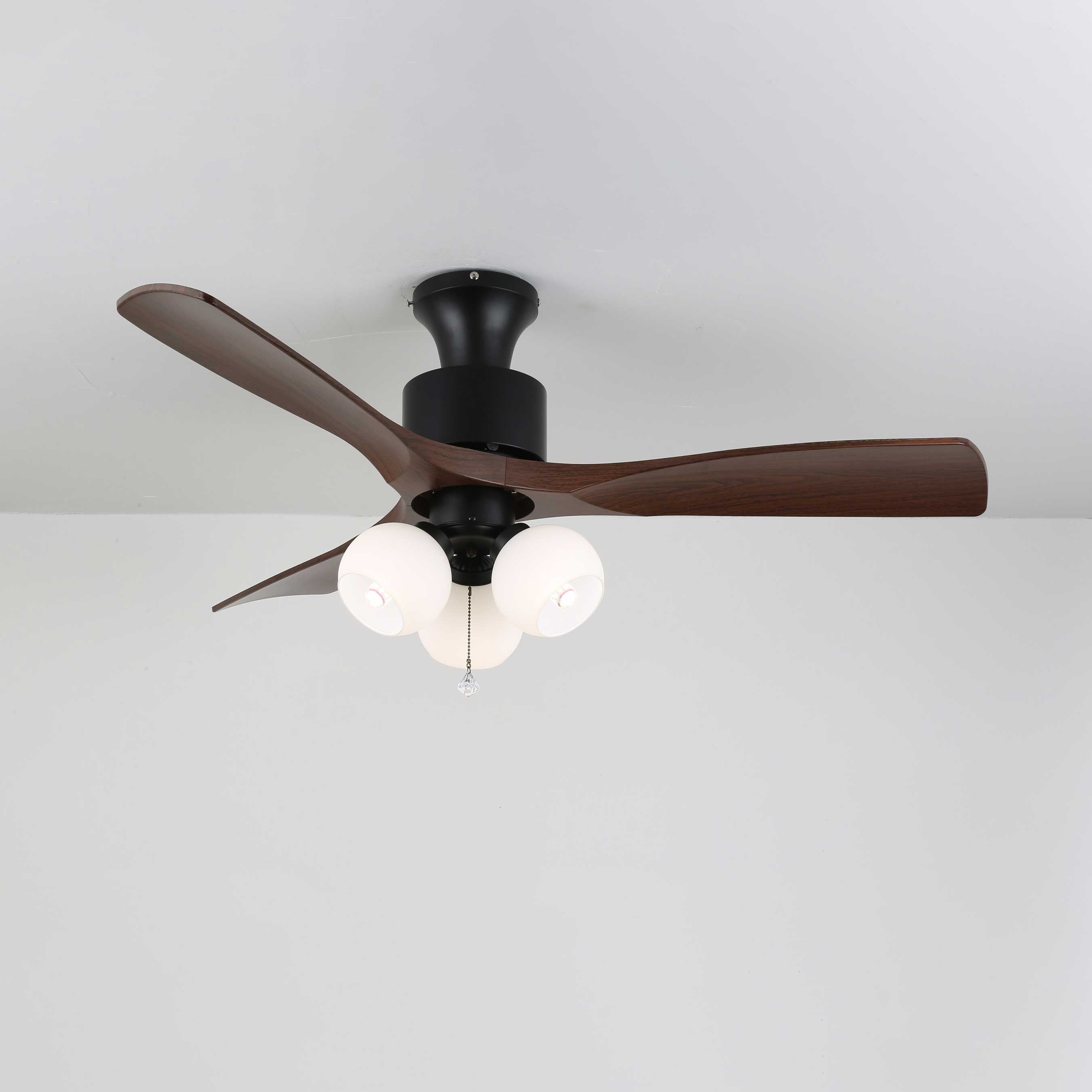 Gwen Vintage Deckenventilatorleuchte aus Glas mit beigem Lampenschirm