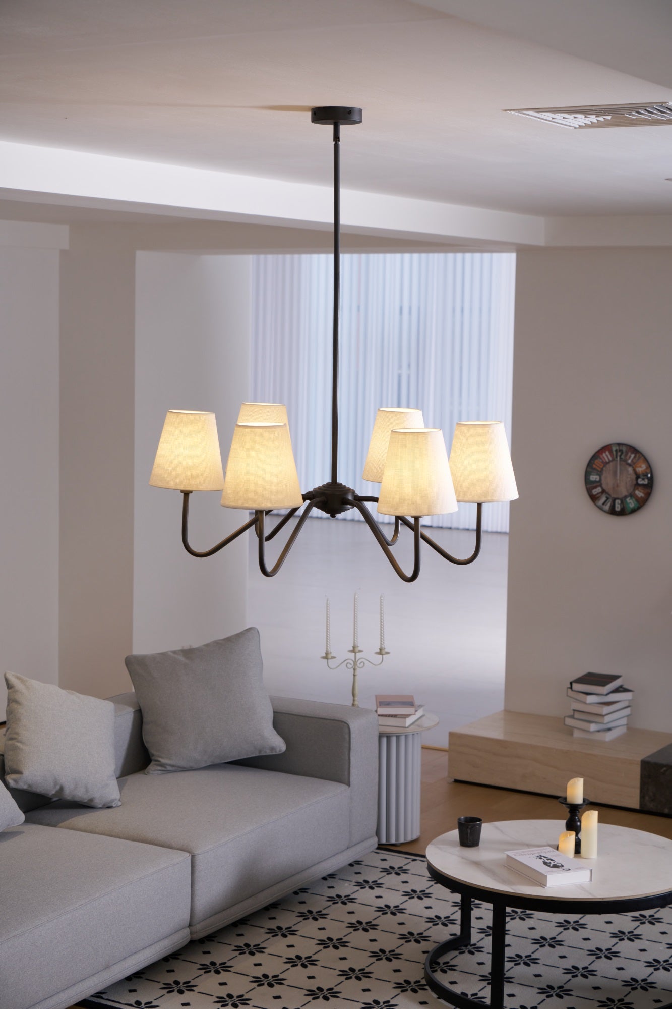Aurvarira Lumos Klassischer Kronleuchter aus Schwarzem Stoff-Letslighting