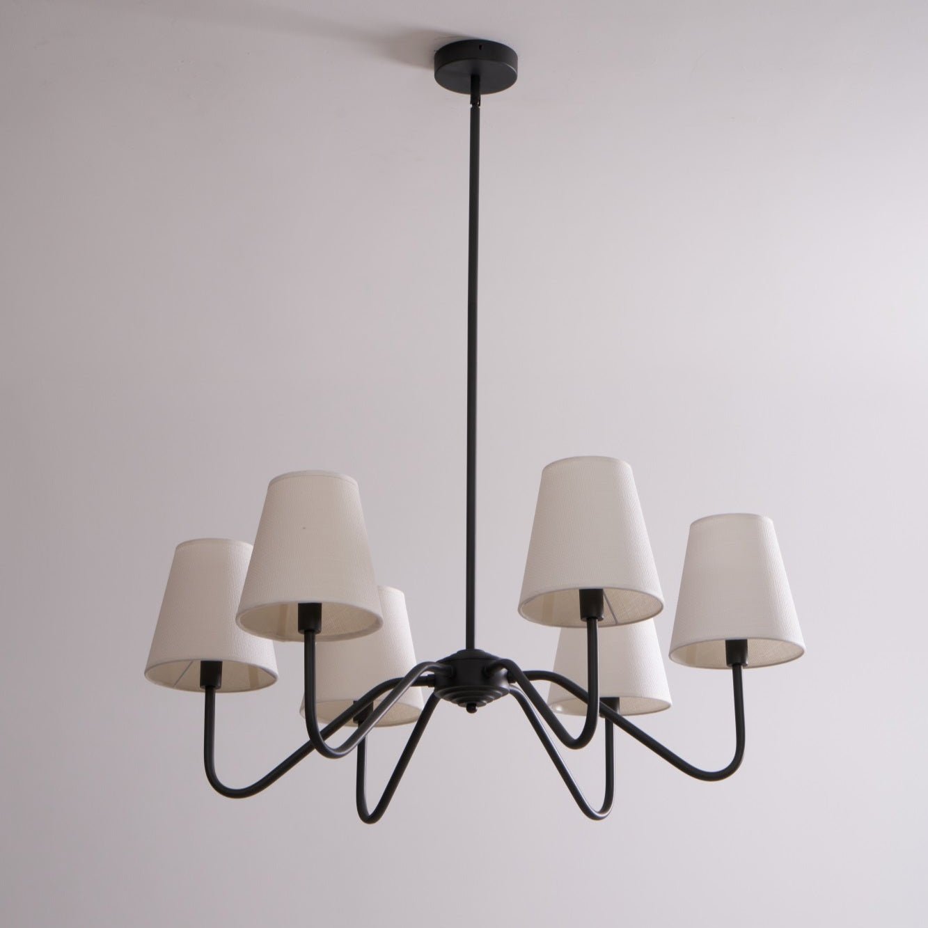 Aurvarira Lumos Klassischer Kronleuchter aus Schwarzem Stoff-Letslighting