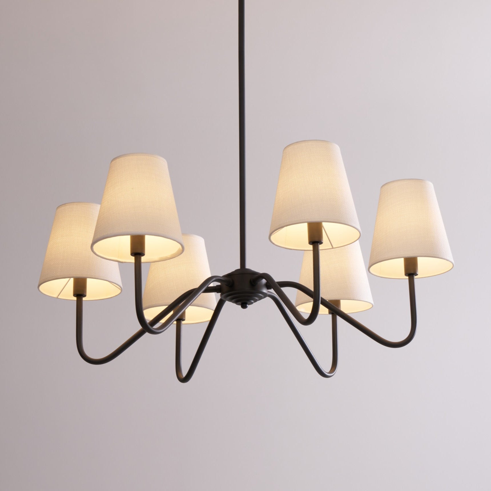 Aurvarira Lumos Klassischer Kronleuchter aus Schwarzem Stoff-Letslighting