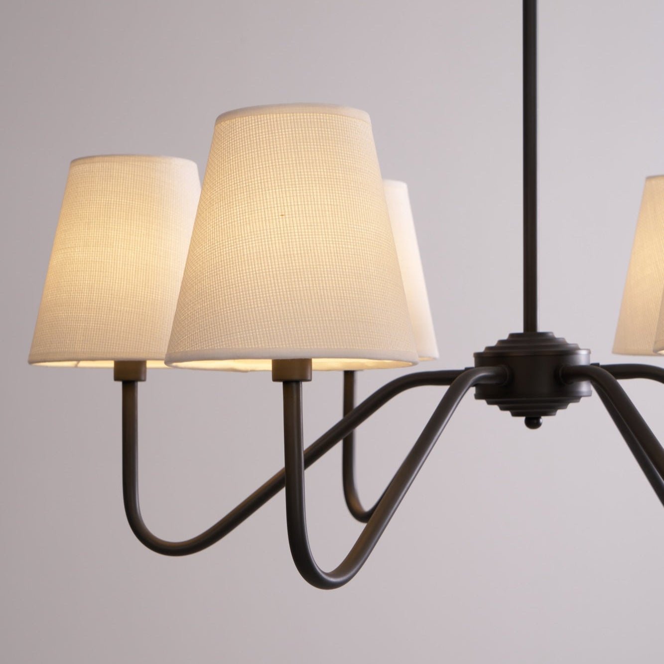 Aurvarira Lumos Klassischer Kronleuchter aus Schwarzem Stoff-Letslighting
