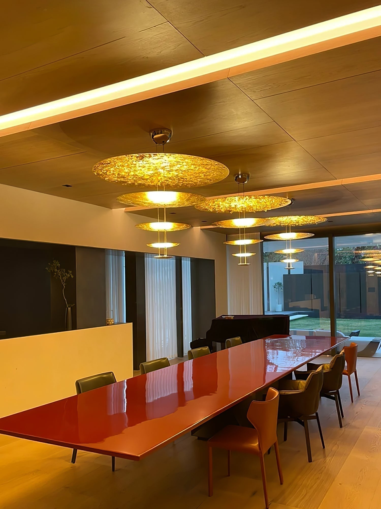 Zathaara Mehrlagige Pendelleuchte aus Goldfolie-Letslighting
