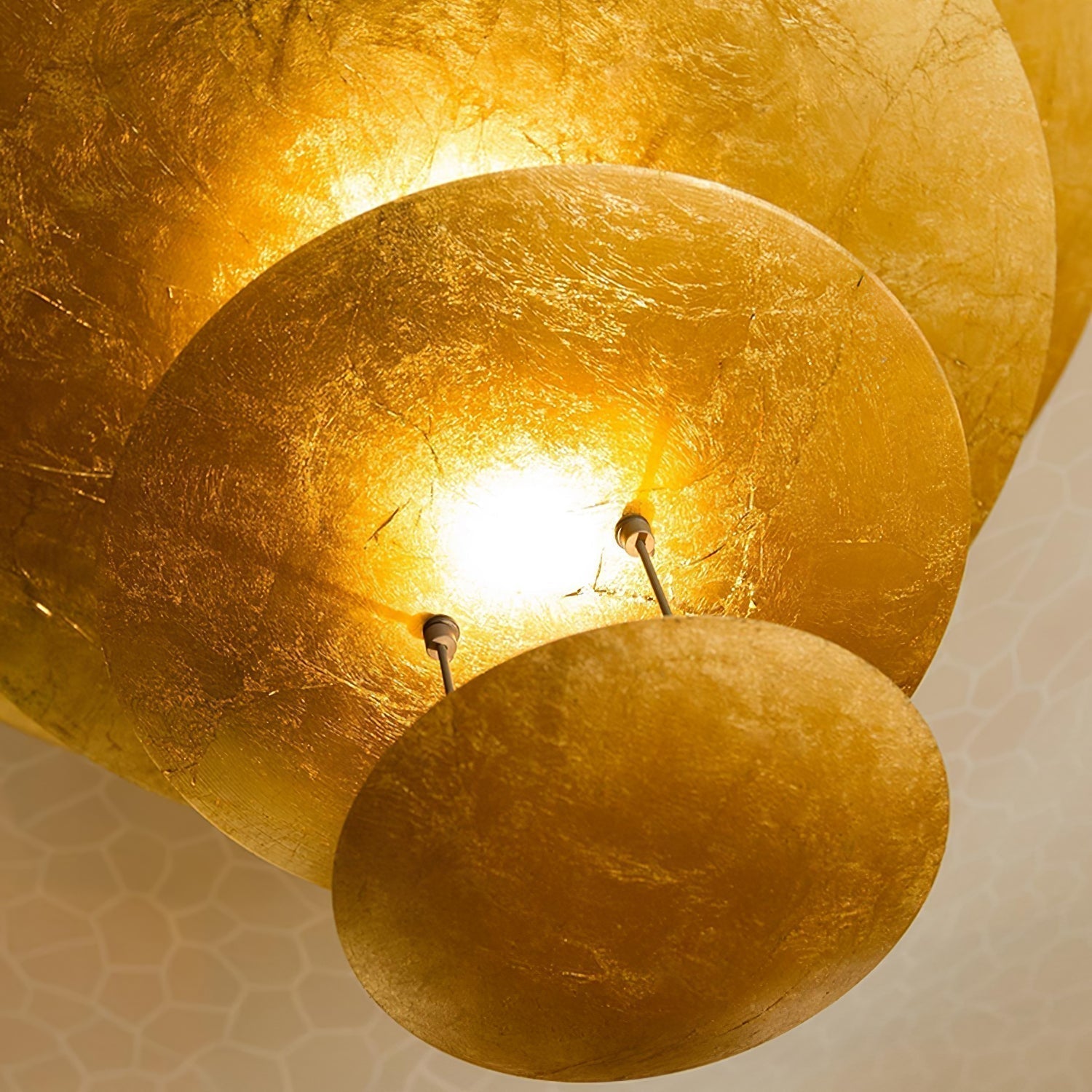 Zathaara Mehrlagige Pendelleuchte aus Goldfolie-Letslighting