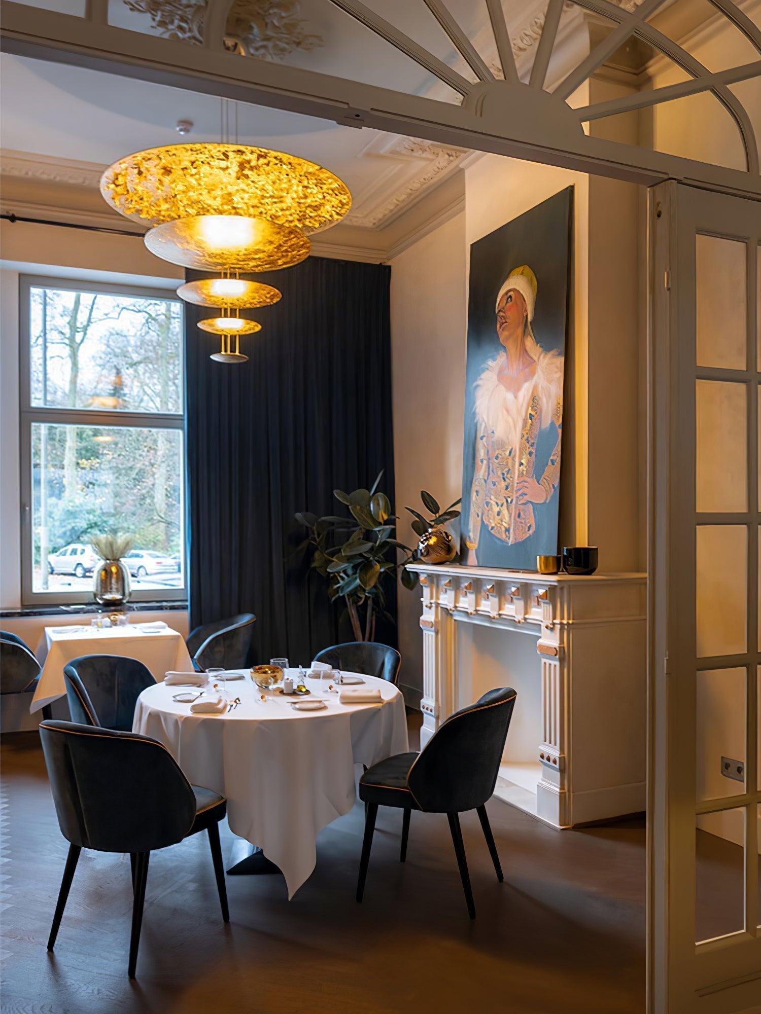 Zathaara Mehrlagige Pendelleuchte aus Goldfolie-Letslighting