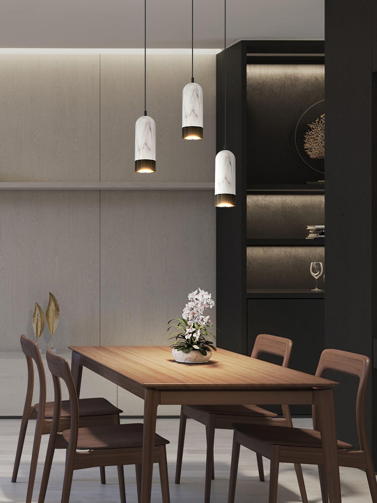 Maddy Pendnat Light - Blowlighting