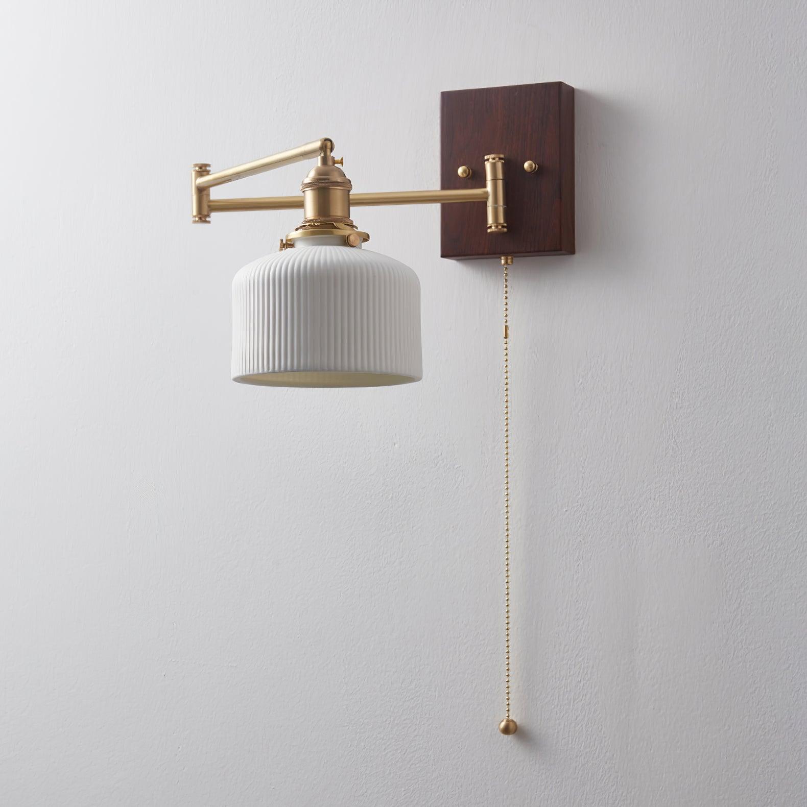 Piper Vintage Wandleuchte aus Walnuss-Messing-Letslighting