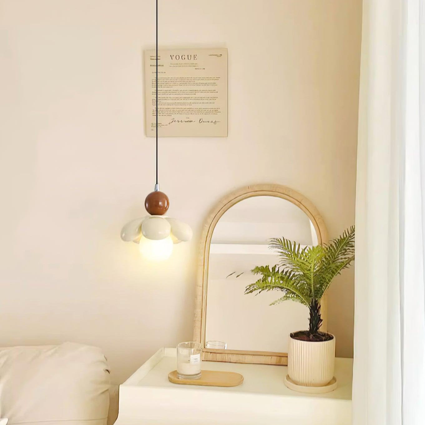 Blossi Moderne Pendelleuchte mit Blumenmotiv aus Kunstharz-Letslighting