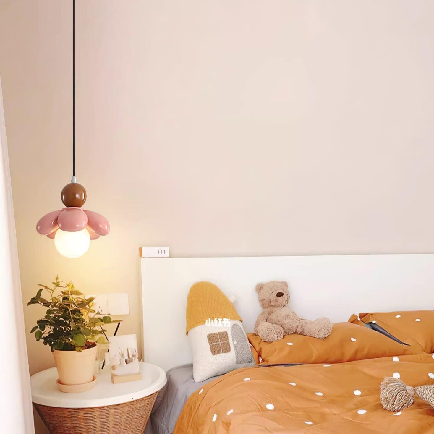 Blossi Moderne Pendelleuchte mit Blumenmotiv aus Kunstharz-Letslighting
