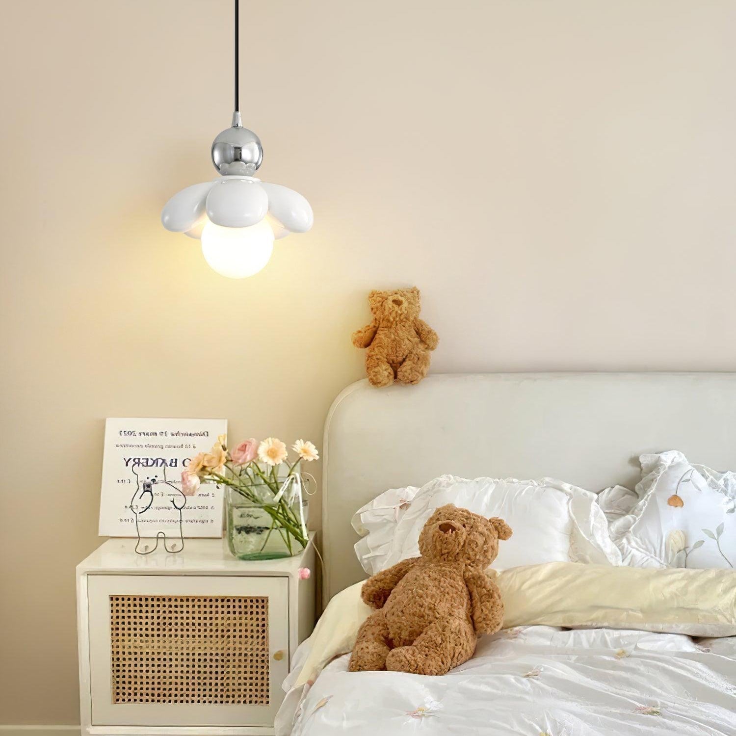 Blossi Moderne Pendelleuchte mit Blumenmotiv aus Kunstharz-Letslighting
