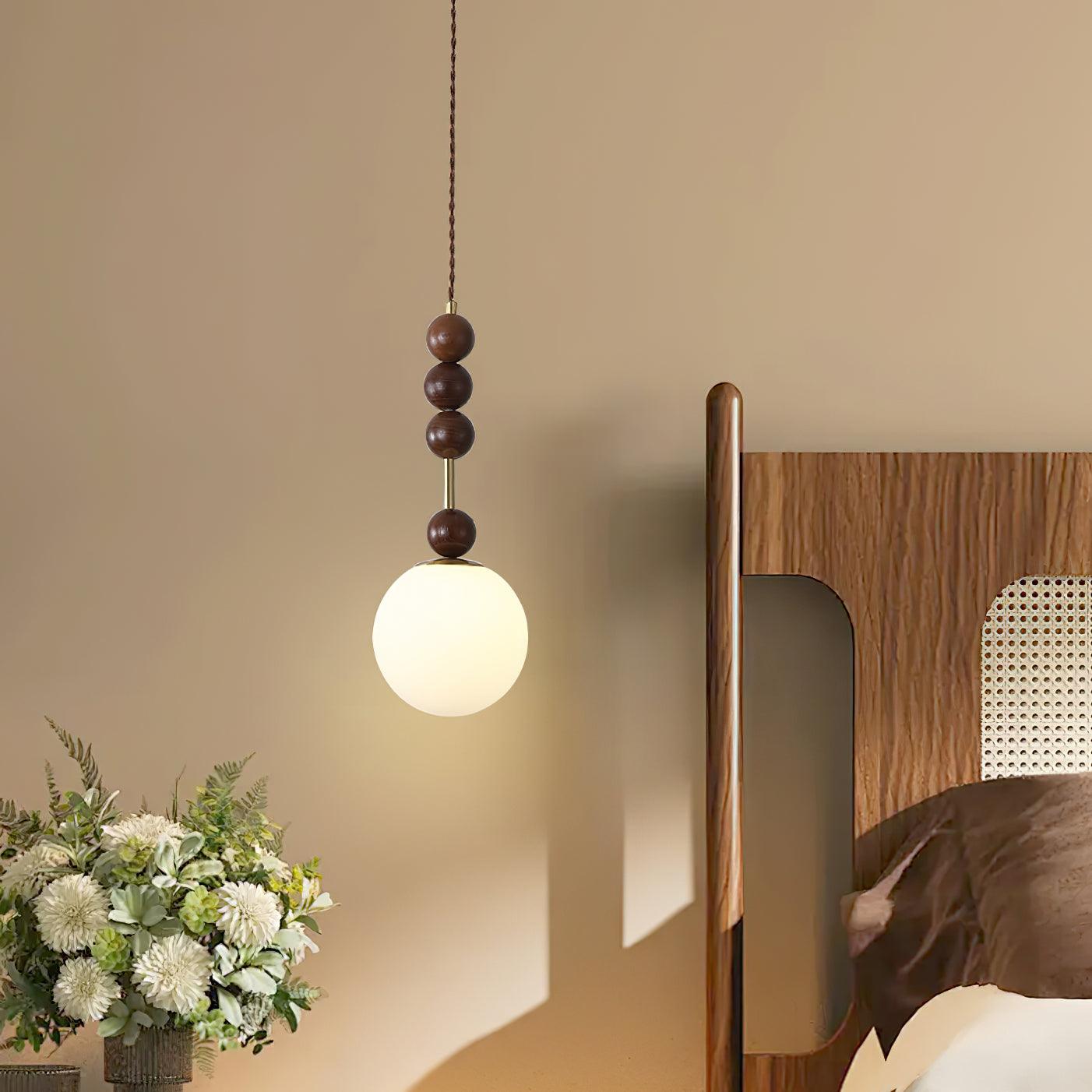 Norn Vintage-Globus-Pendelleuchte mit Holzperlen