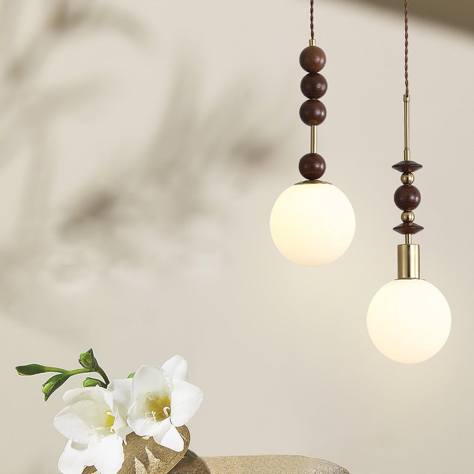 Norn Vintage-Globus-Pendelleuchte mit Holzperlen