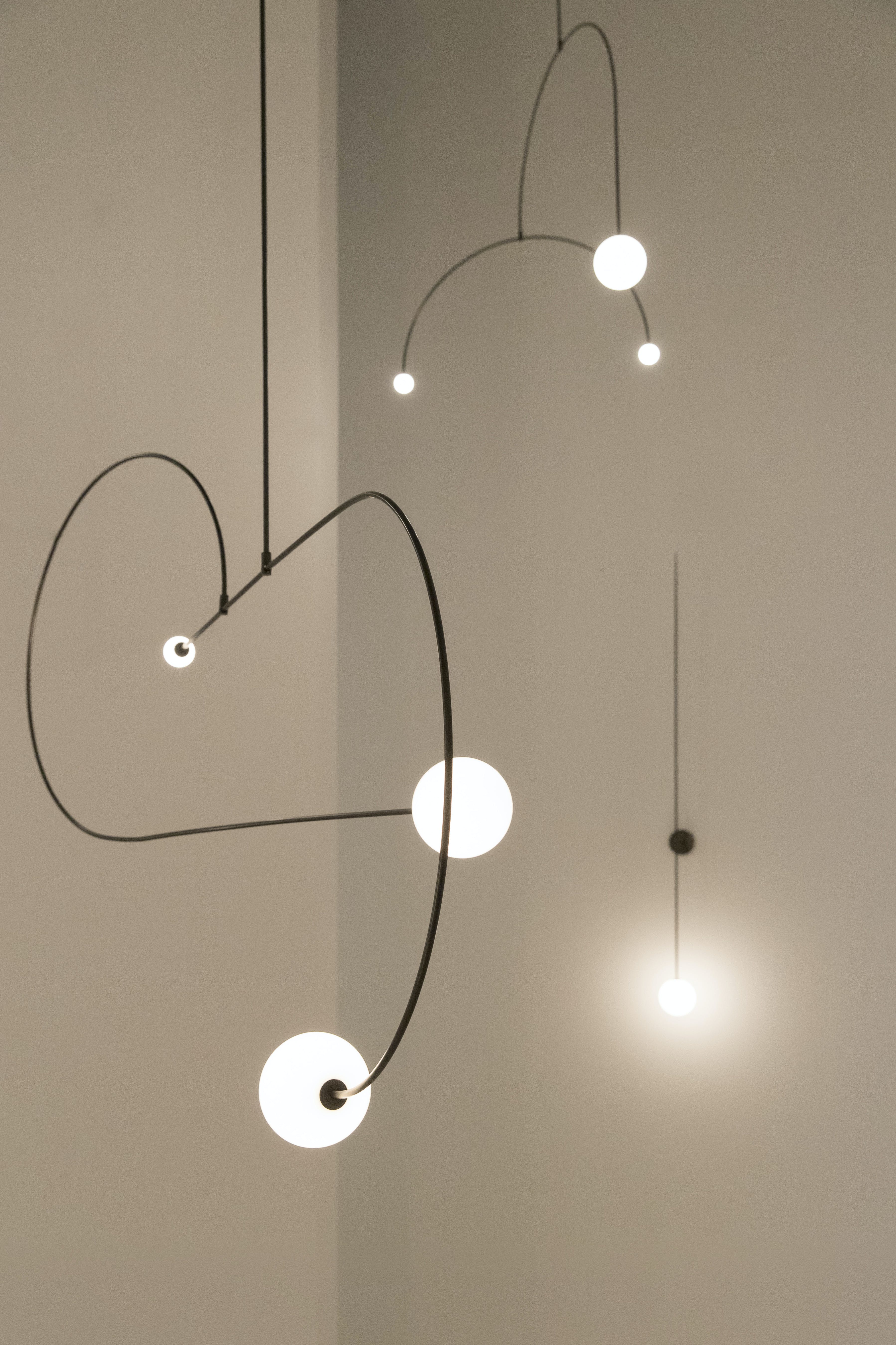 Lustra Kronleuchter Mobile Schwarz Minimalistisch-Letslighting
