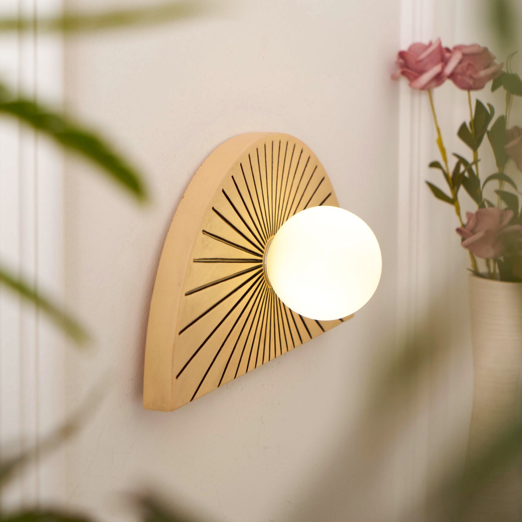 Nytheos Wandleuchte aus Harzglas-Letslighting