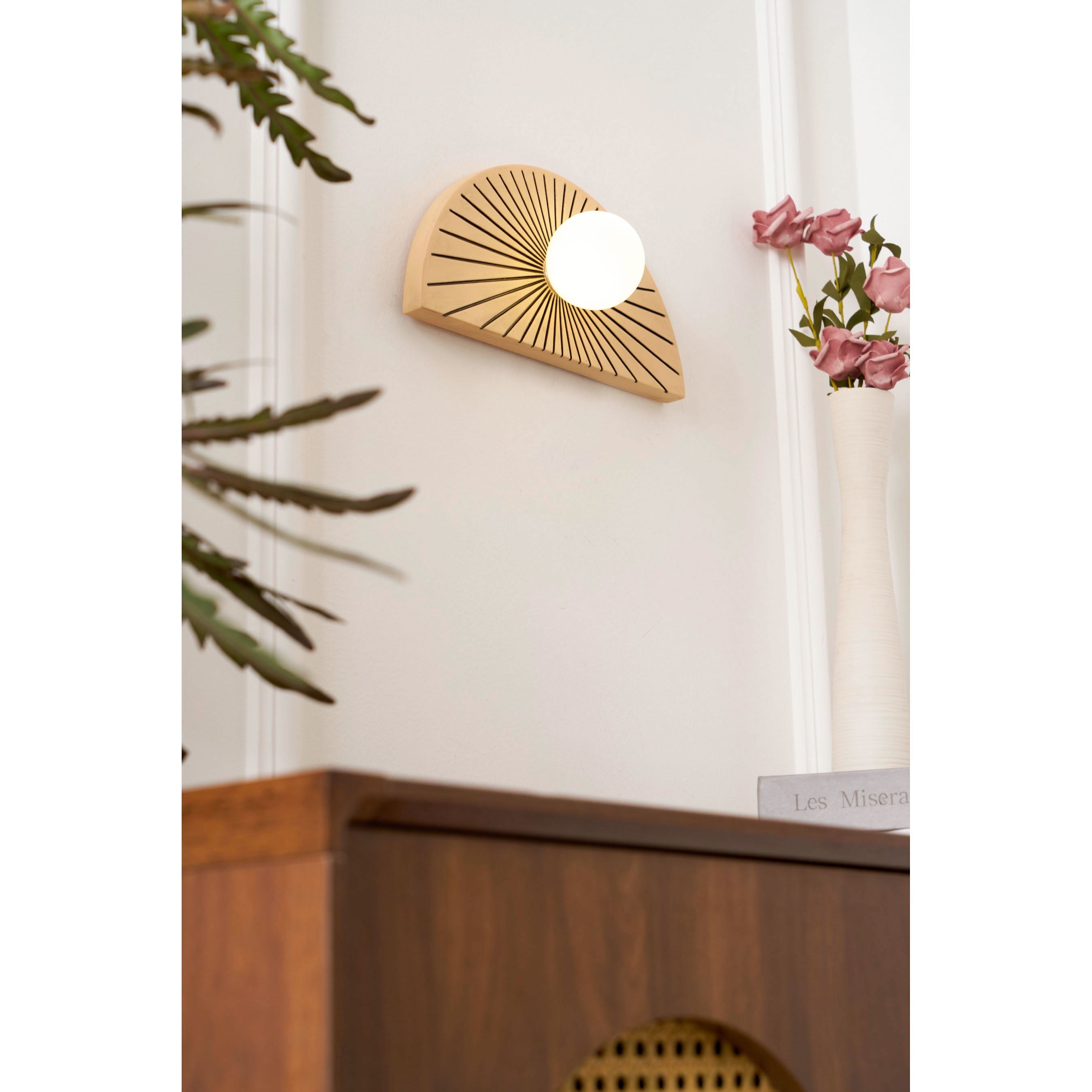 Nytheos Wandleuchte aus Harzglas-Letslighting