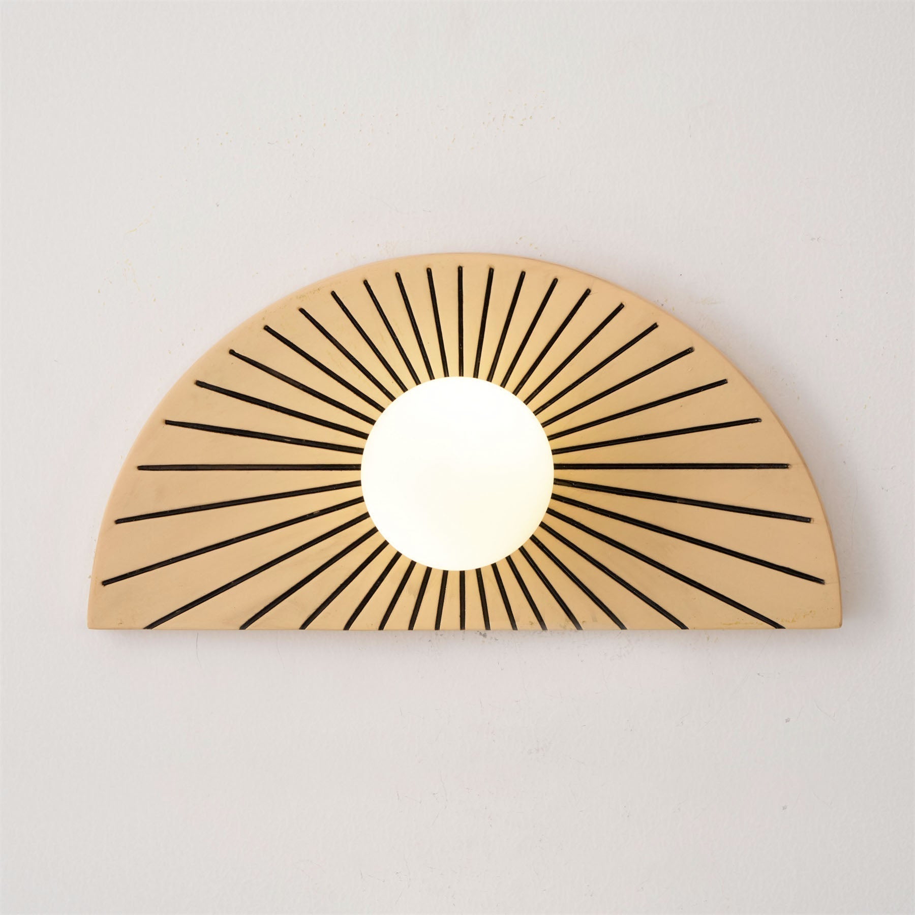 Nytheos Wandleuchte aus Harzglas-Letslighting