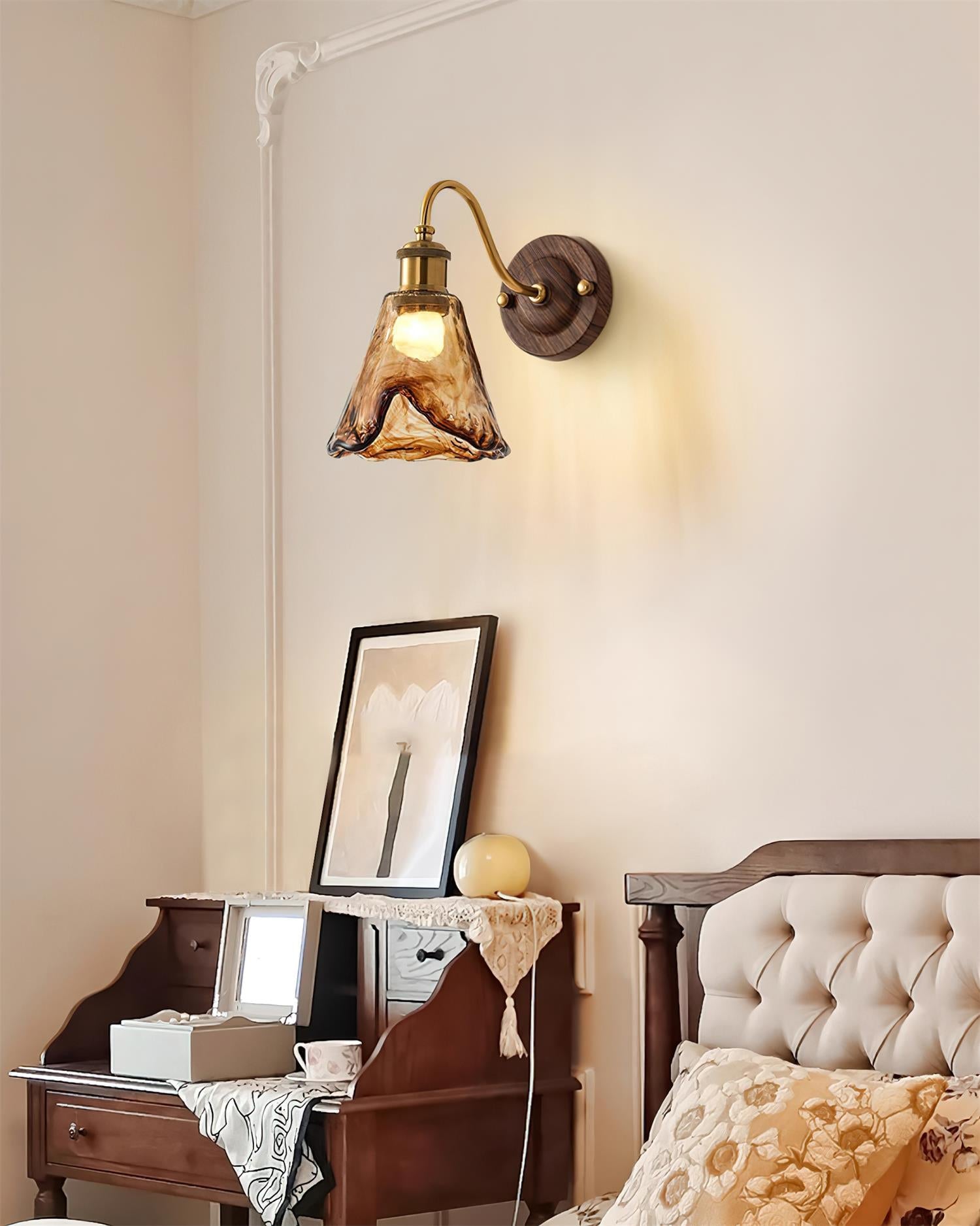 Wandleuchte Bernstein Glas Schirm Walnuss Gold Vintage Modern Wandleuchte-Letslighting