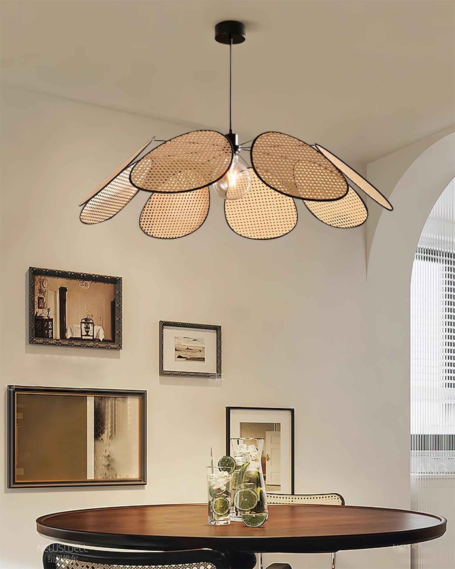 Rivn Kronleuchter mit Rattanblütenblättern Bohemian-Letslighting