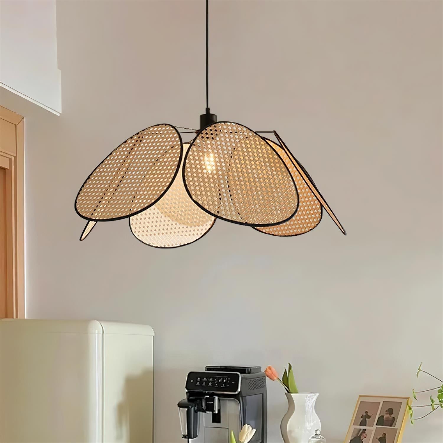 Rivn Kronleuchter mit Rattanblütenblättern Bohemian-Letslighting