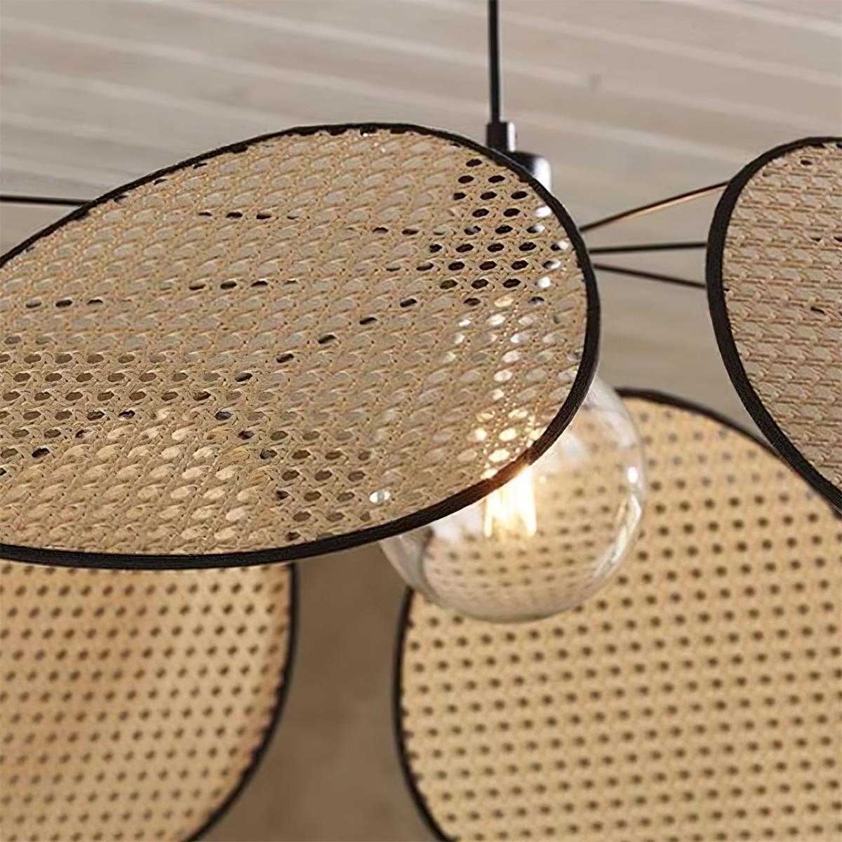 Rivn Kronleuchter mit Rattanblütenblättern Bohemian-Letslighting