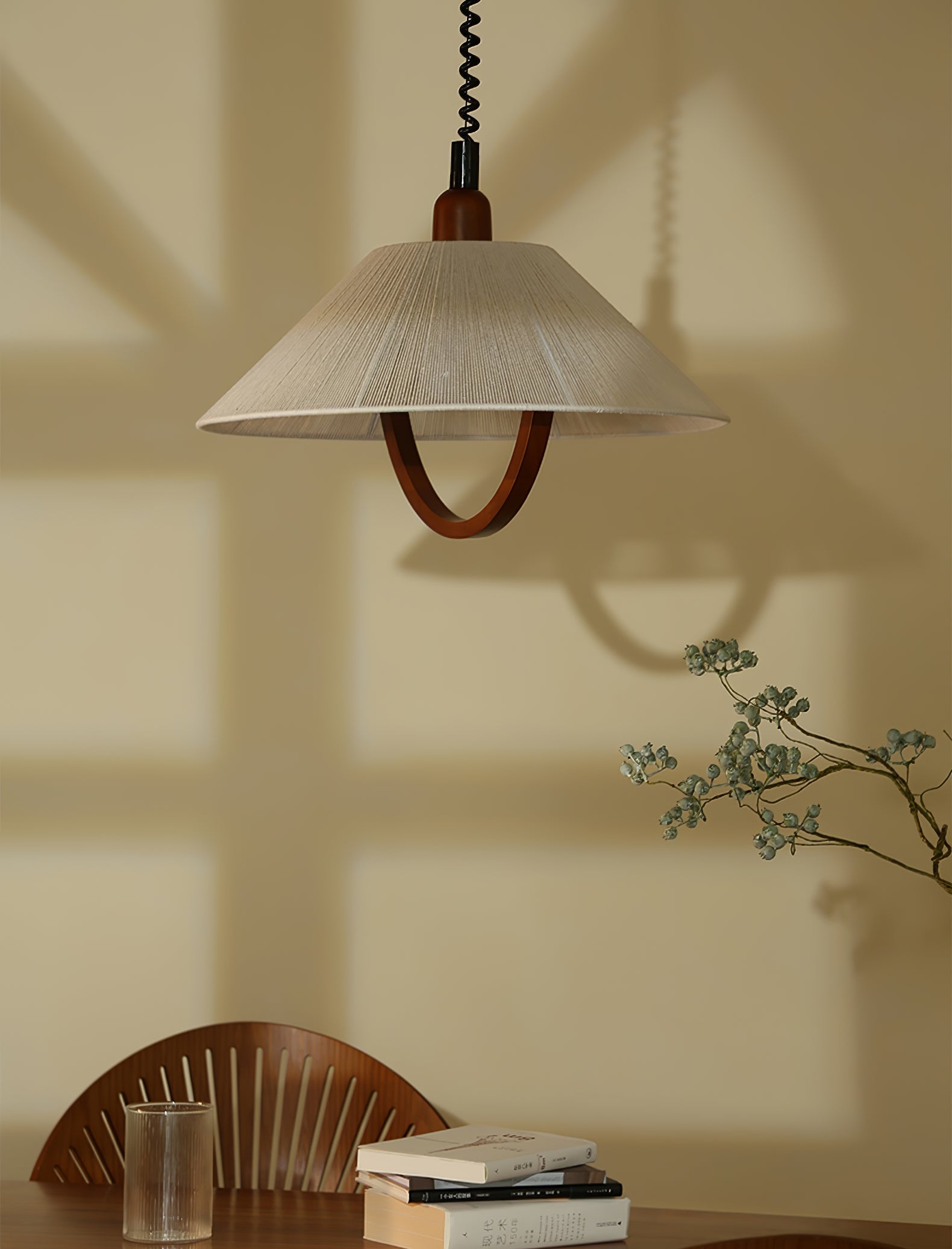 Eleanor Minimalistische Pendelleuchte aus Holz und Stoff-Letslighting
