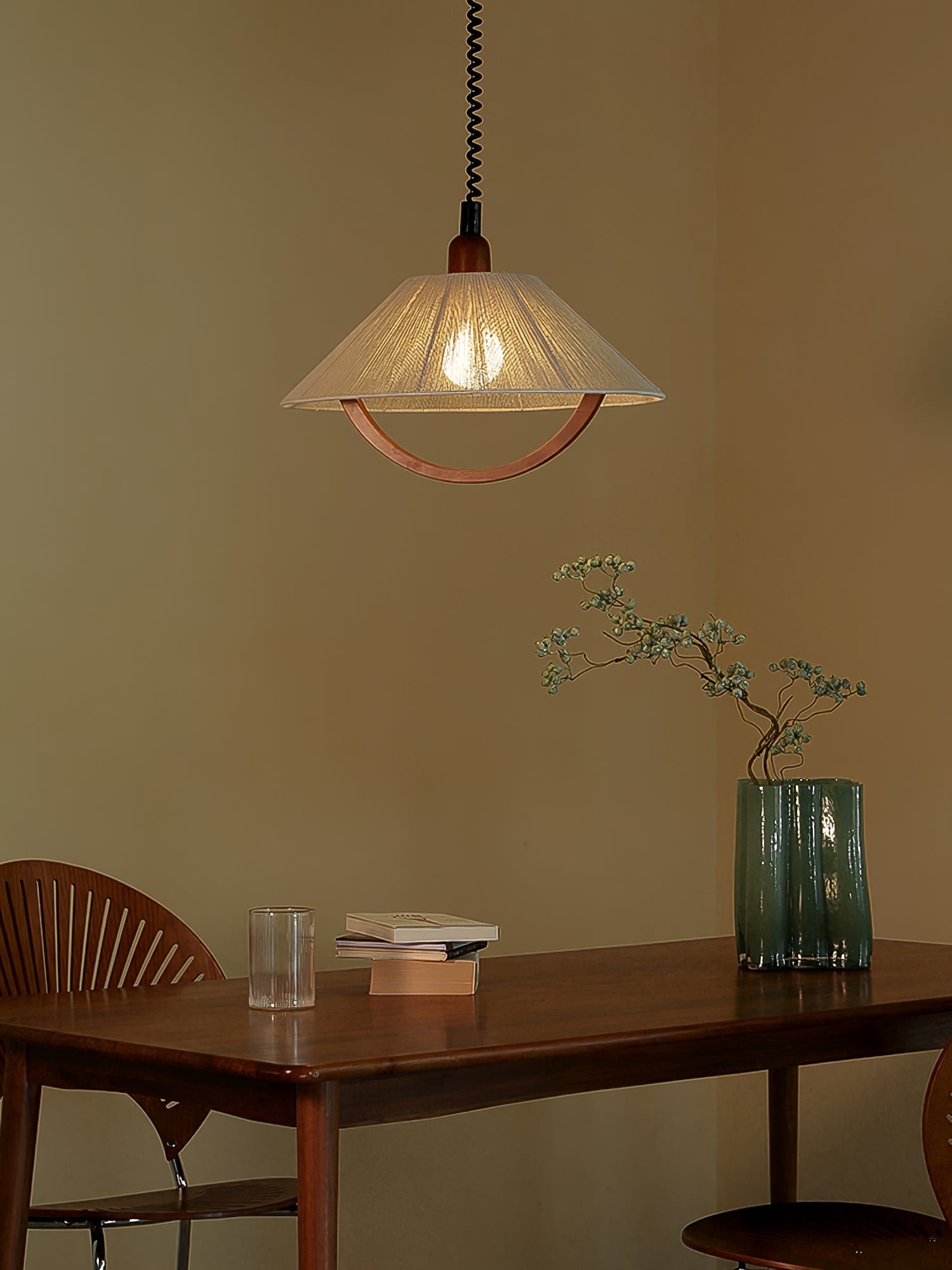 Eleanor Minimalistische Pendelleuchte aus Holz und Stoff-Letslighting