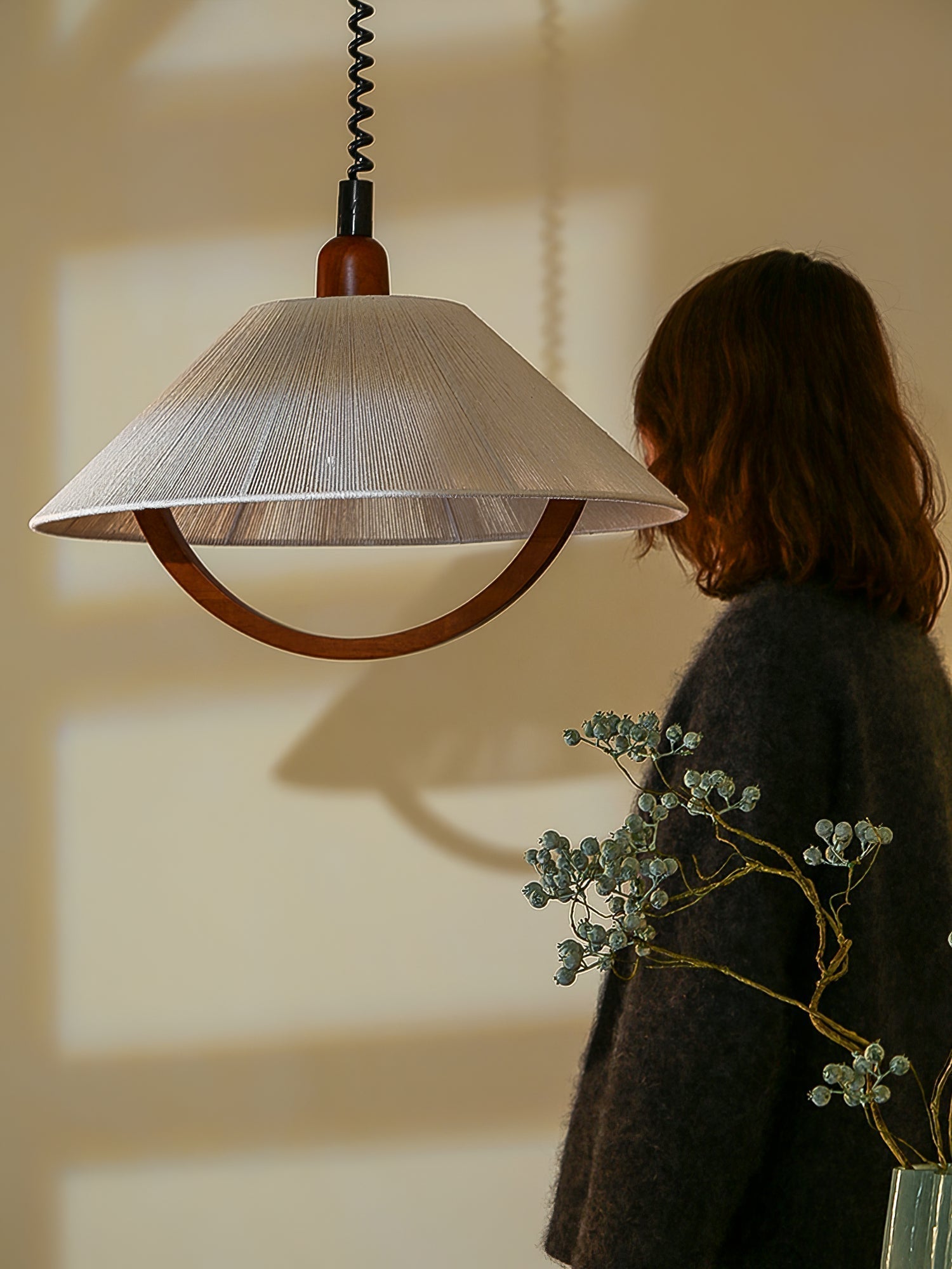 Eleanor Minimalistische Pendelleuchte aus Holz und Stoff-Letslighting