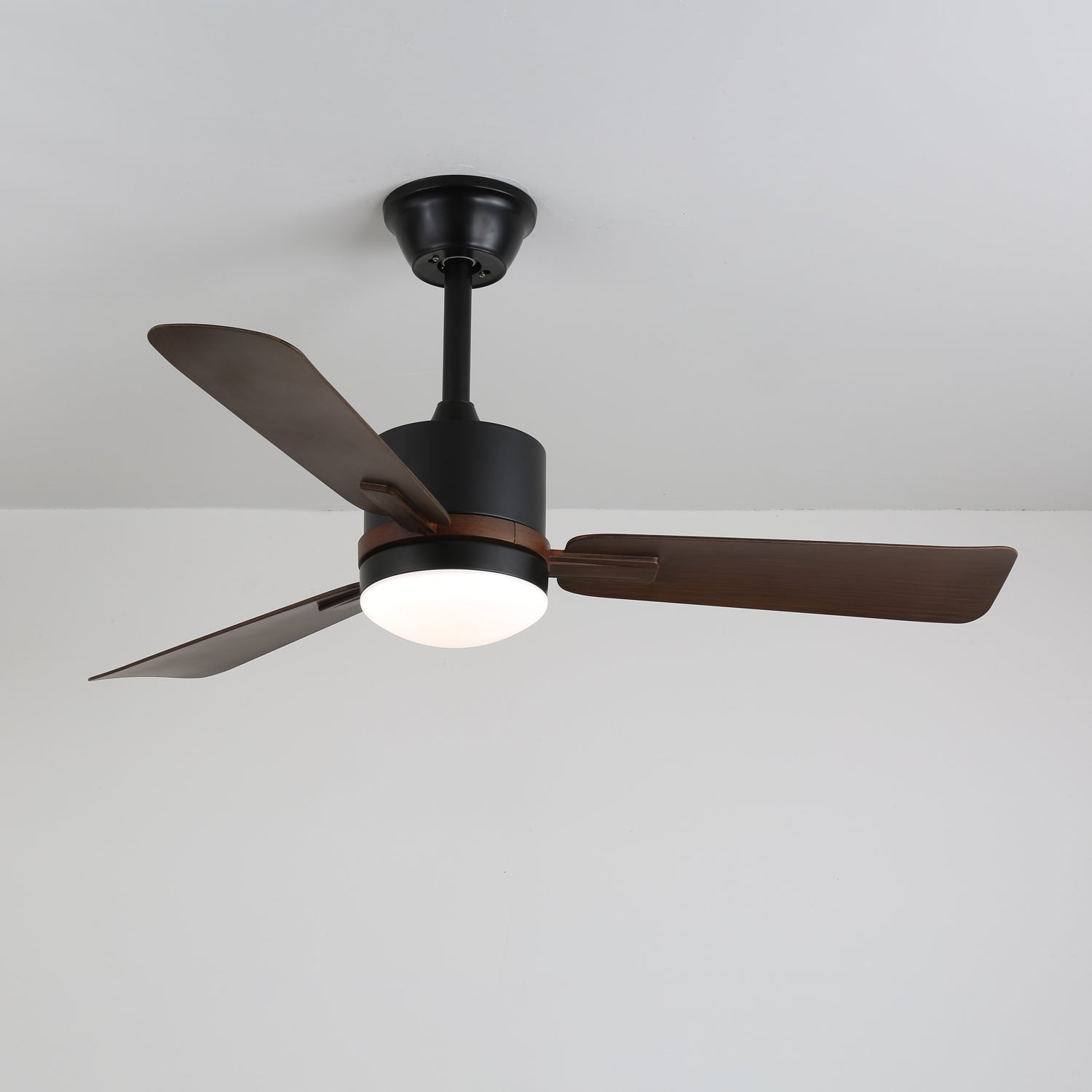 Zeyra moderne Deckenventilatorleuchte mit integrierter LED und Fernbedienung