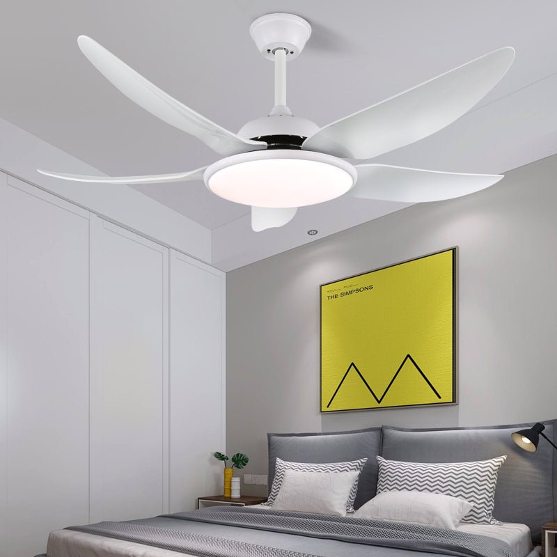 Aquila Moderner Deckenventilator mit Licht, der seinen Metallrahmen und ABS-Flügel zeigt