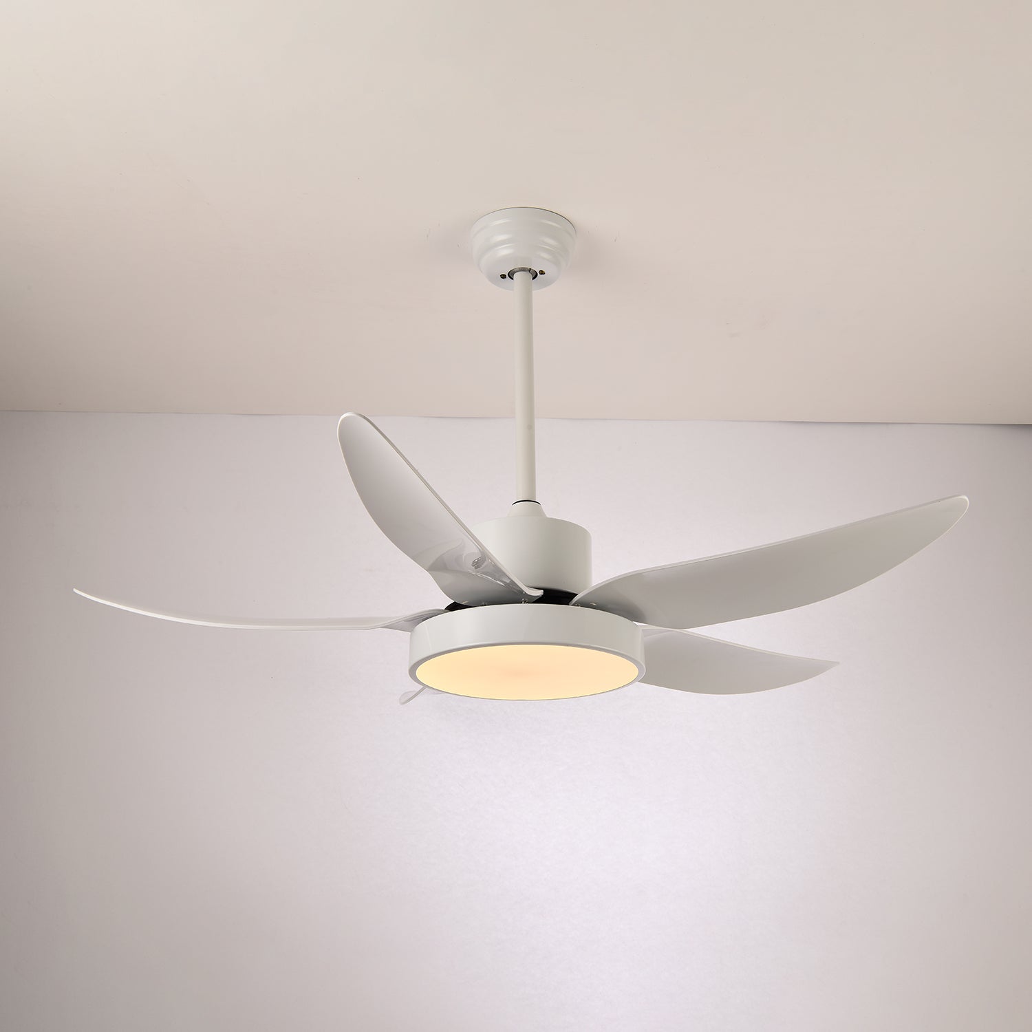 Detaillierte Ansicht der Fernbedienung für die Auron Deckenventilatorleuchte