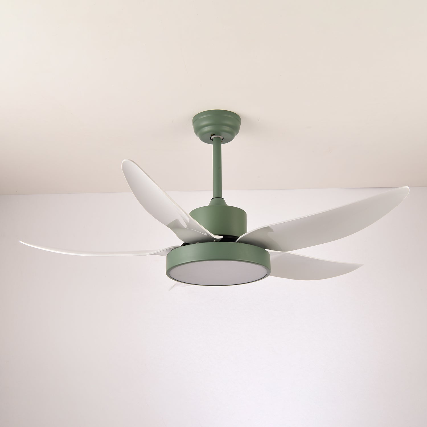 Diagramm mit den Abmessungen der Auron Modernen Deckenventilatorleuchte