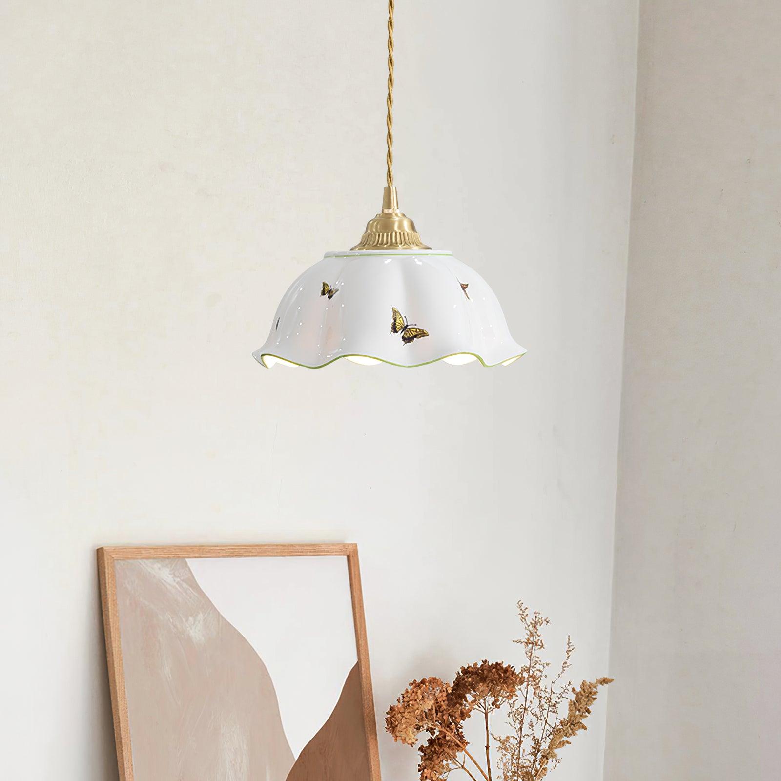 Pendelleuchte Keramik Blütenschirm Schmetterlinge Vintage-Letslighting