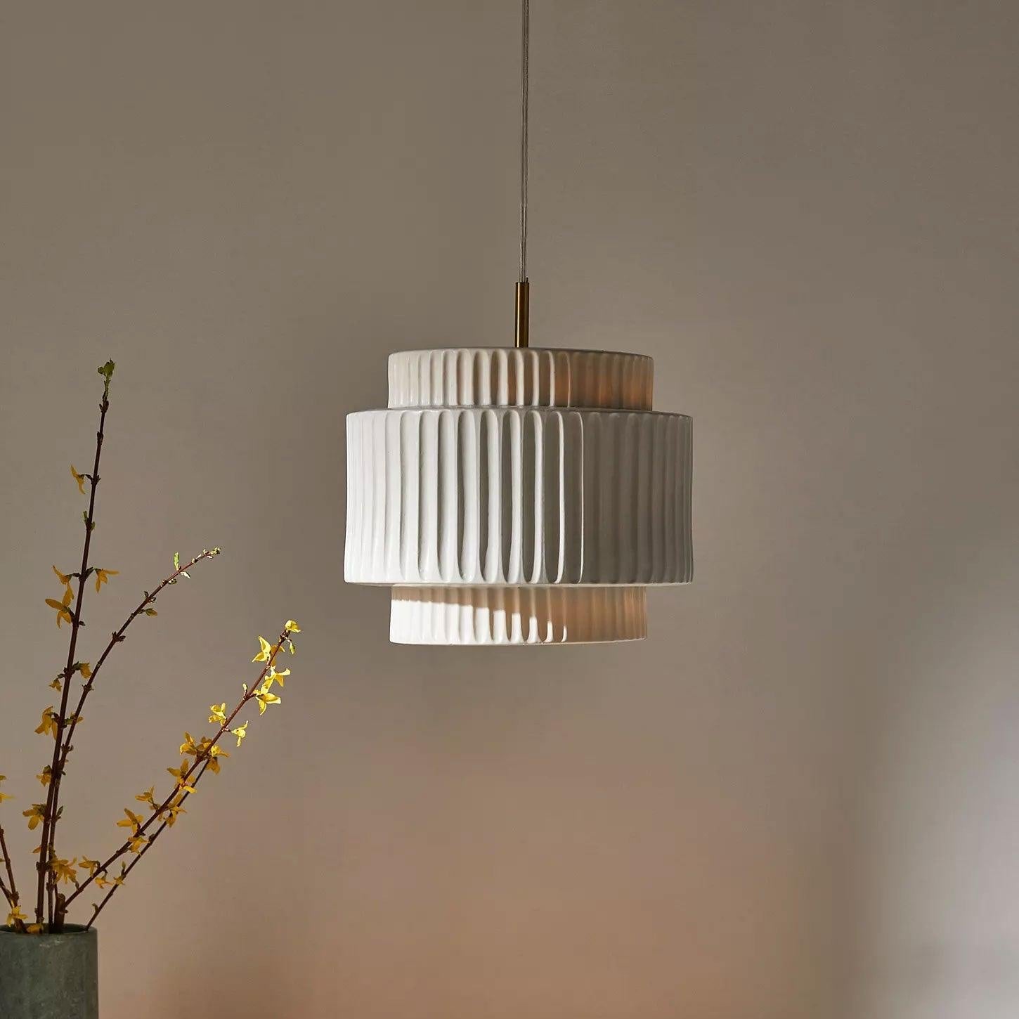 Aurelia Moderne Pendelleuchte aus Kunstharz-Letslighting