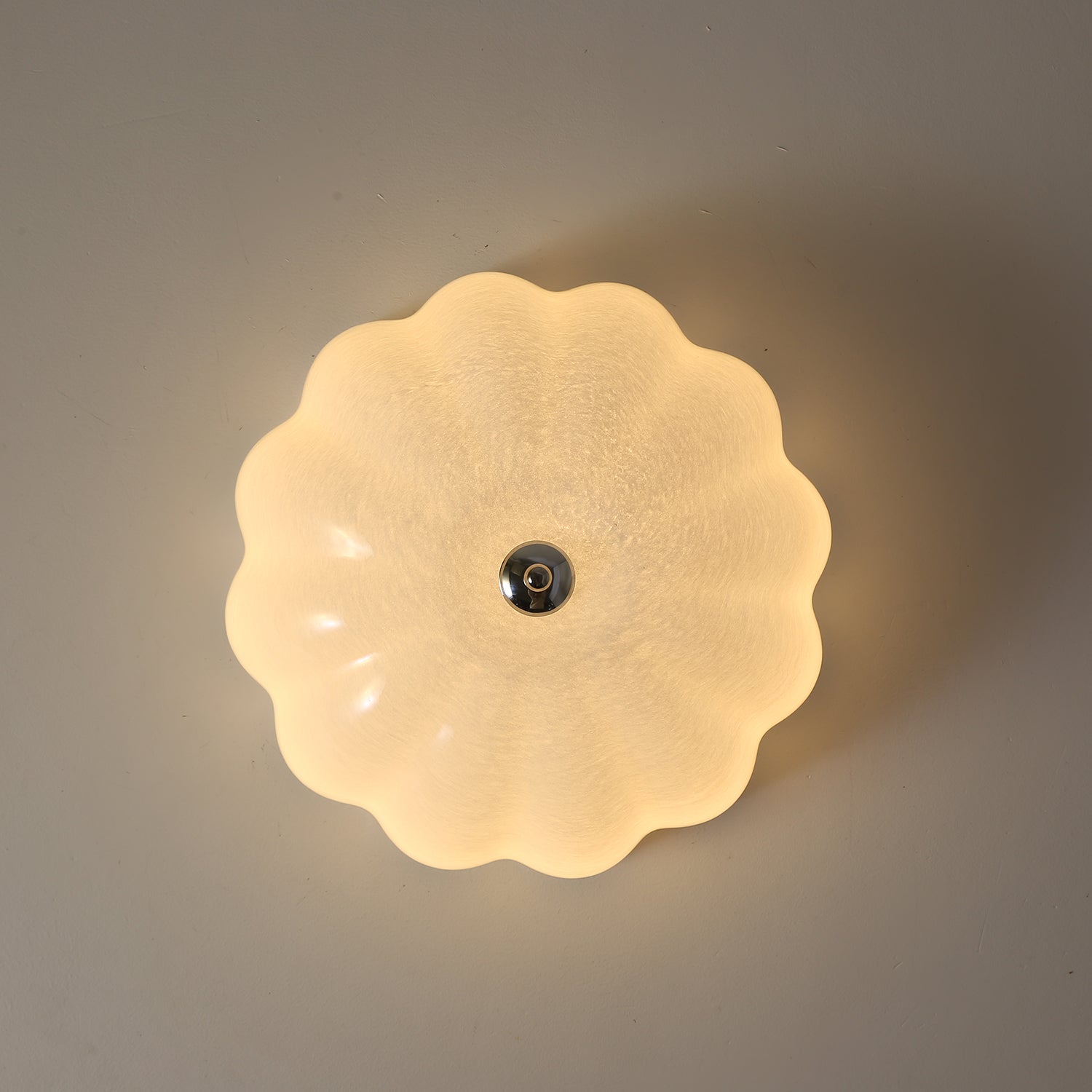 Uphaara Moderne Minimalistische Deckenleuchte aus Opalglas-Letslighting