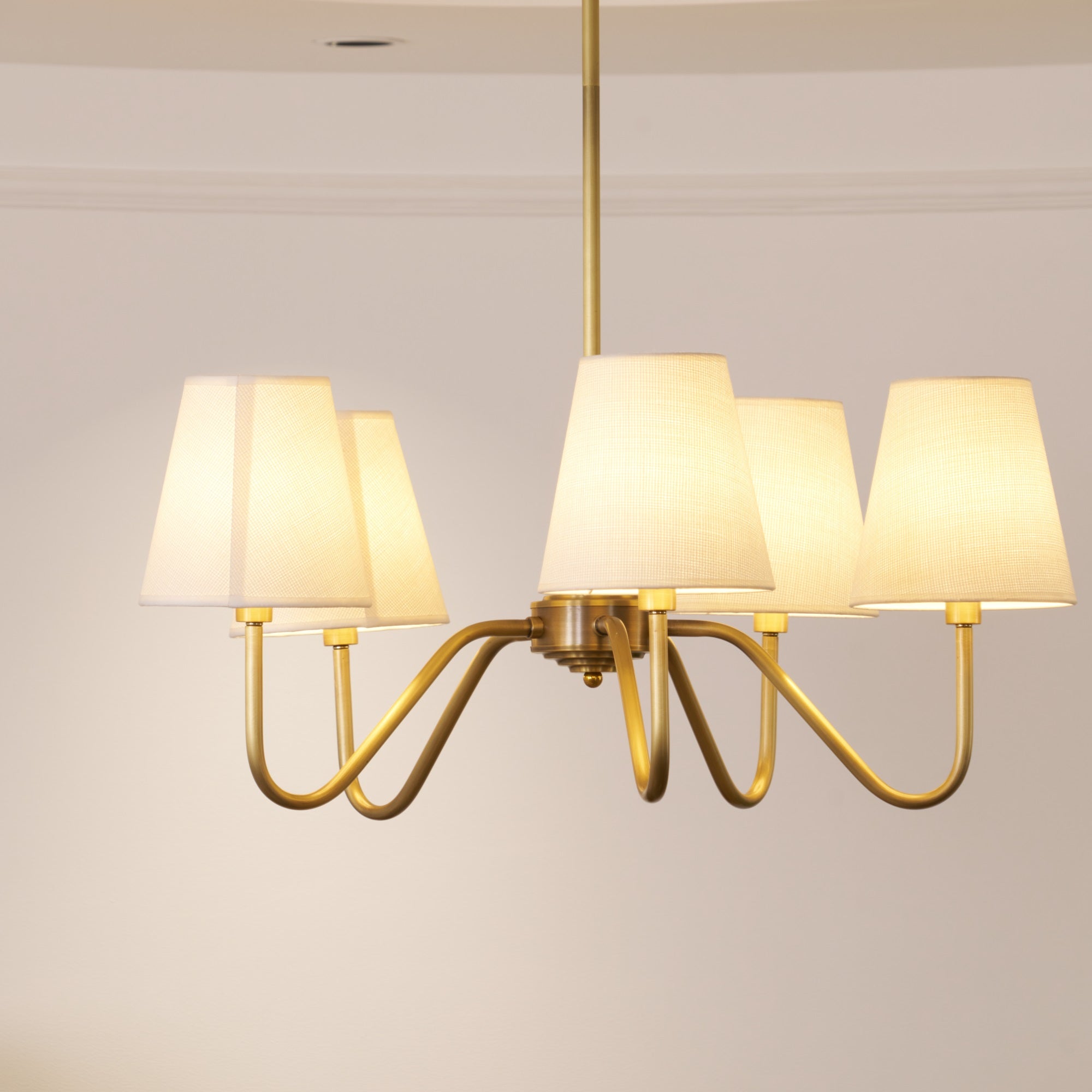 Viraean Vintage Kronleuchter aus Messing mit Stoffbezug-Letslighting