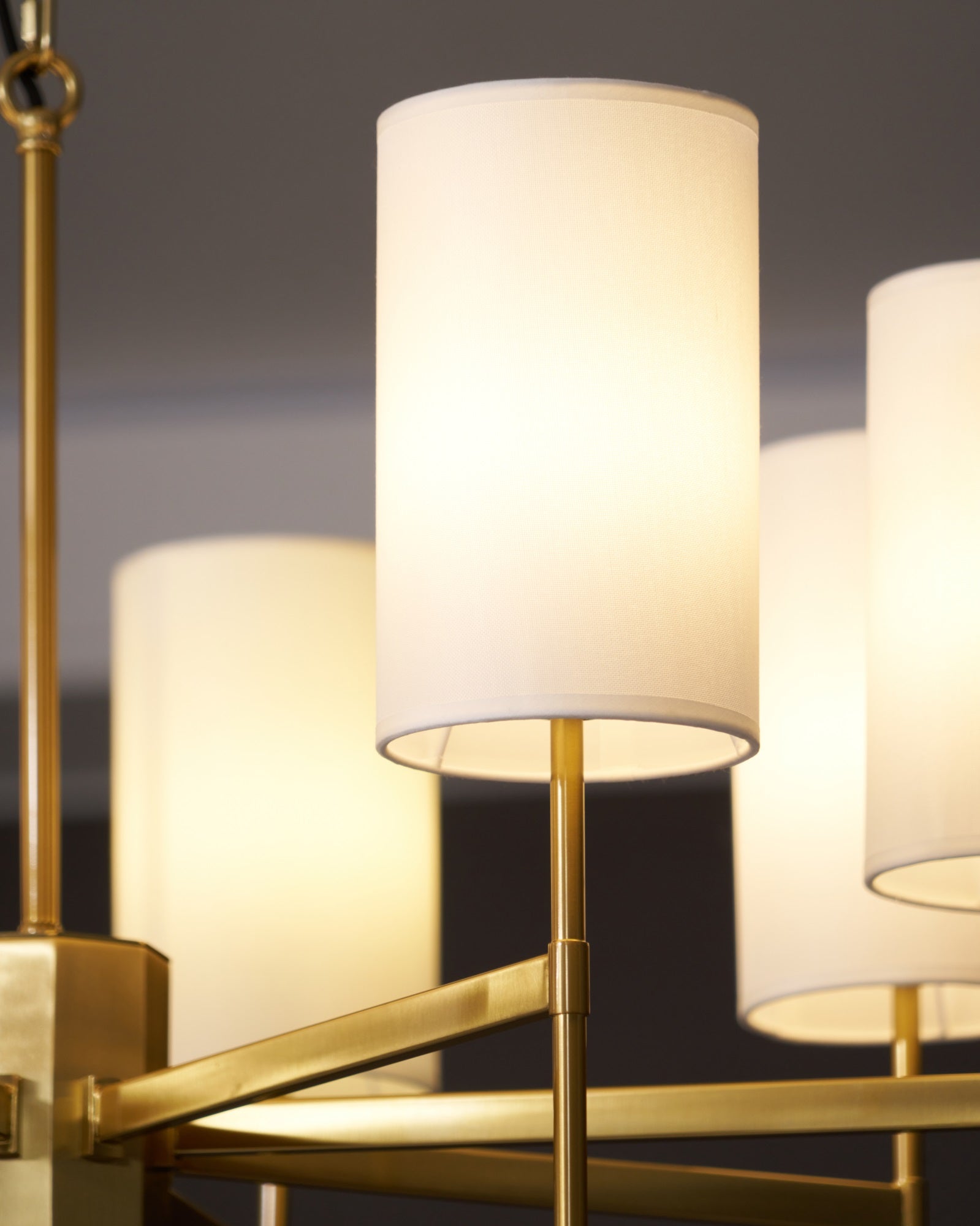 Ulcarisra Vintage Kronleuchter aus Messing mit Stoffbezug-Letslighting