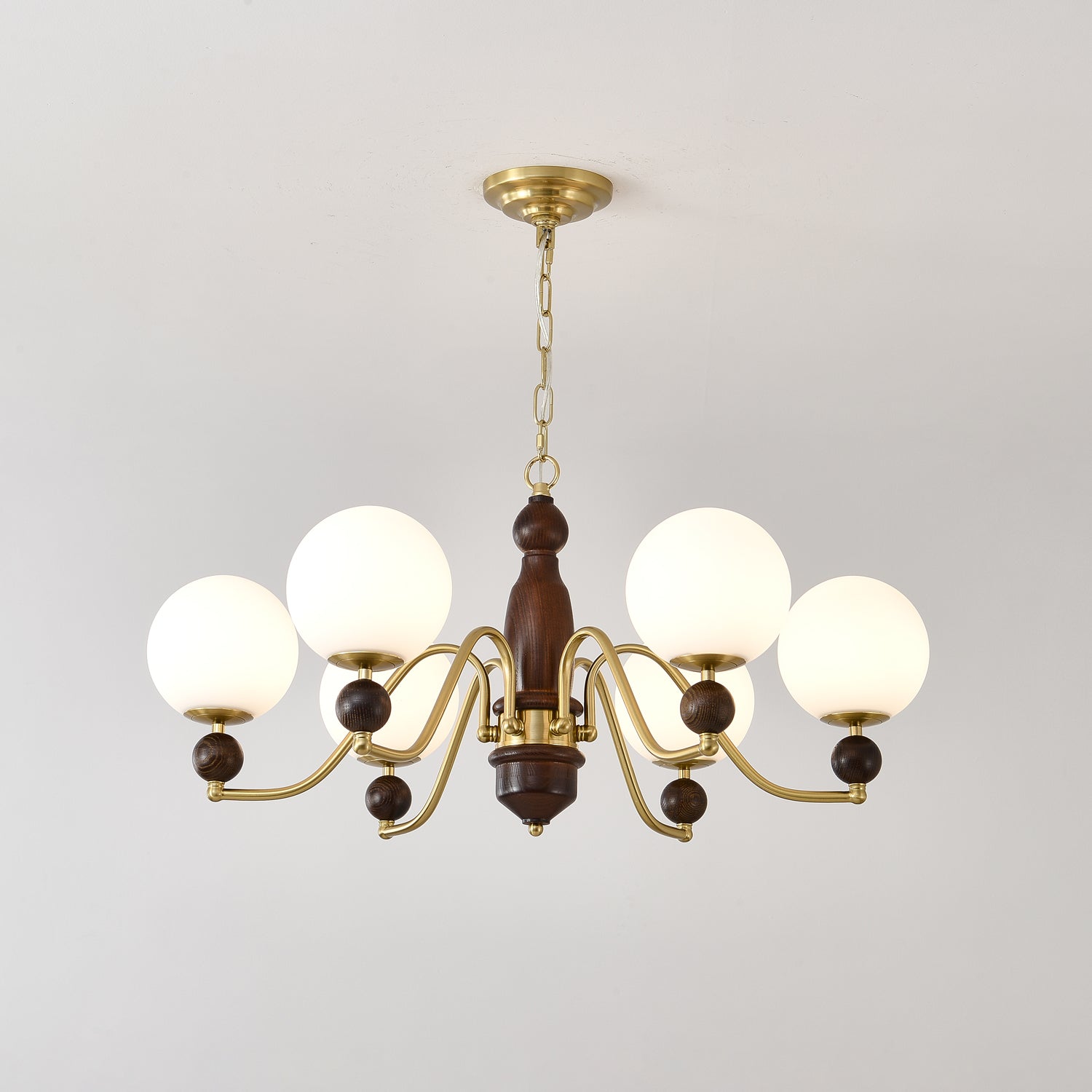 Lustra Kronleuchter Holz Messing Globus-Letslighting