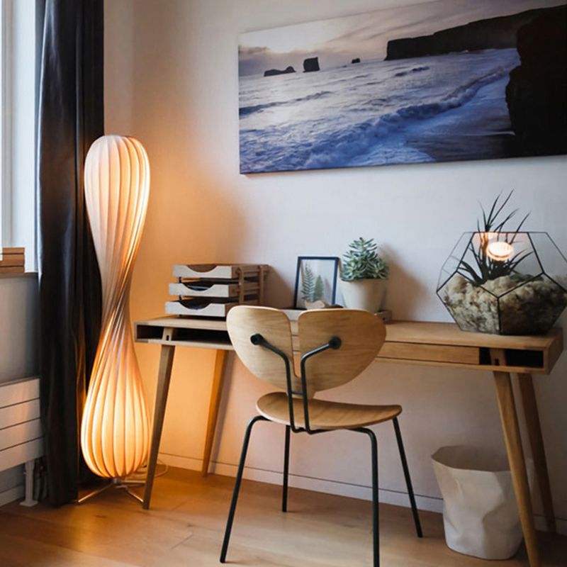 Muto Modern Stehleuchte, Holzfarbe, Wohnzimmer, Holz