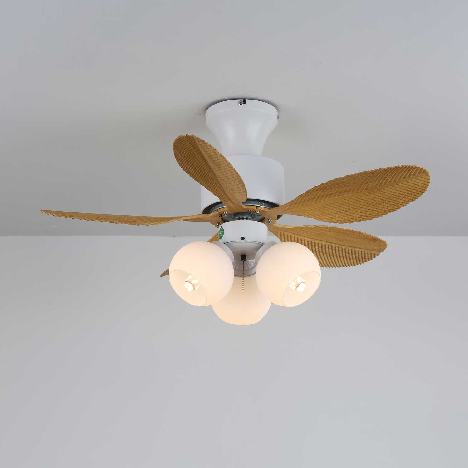 Althea Vintage Deckenventilatorleuchte aus Holz mit sich drehenden Flügeln