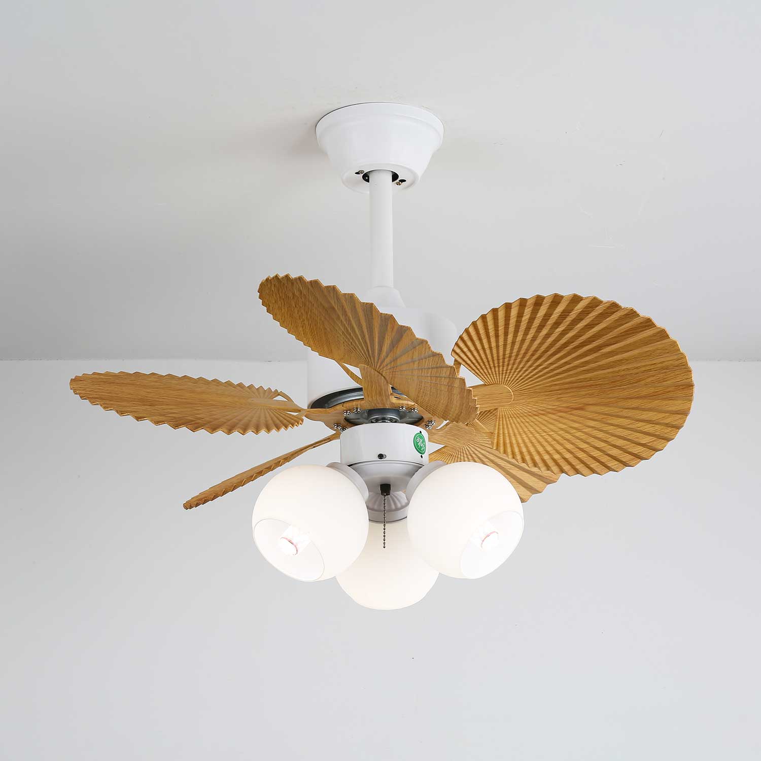 Aurelia Vintage Deckenventilatorleuchte aus Holz und Glas in der Ausführung Weiß