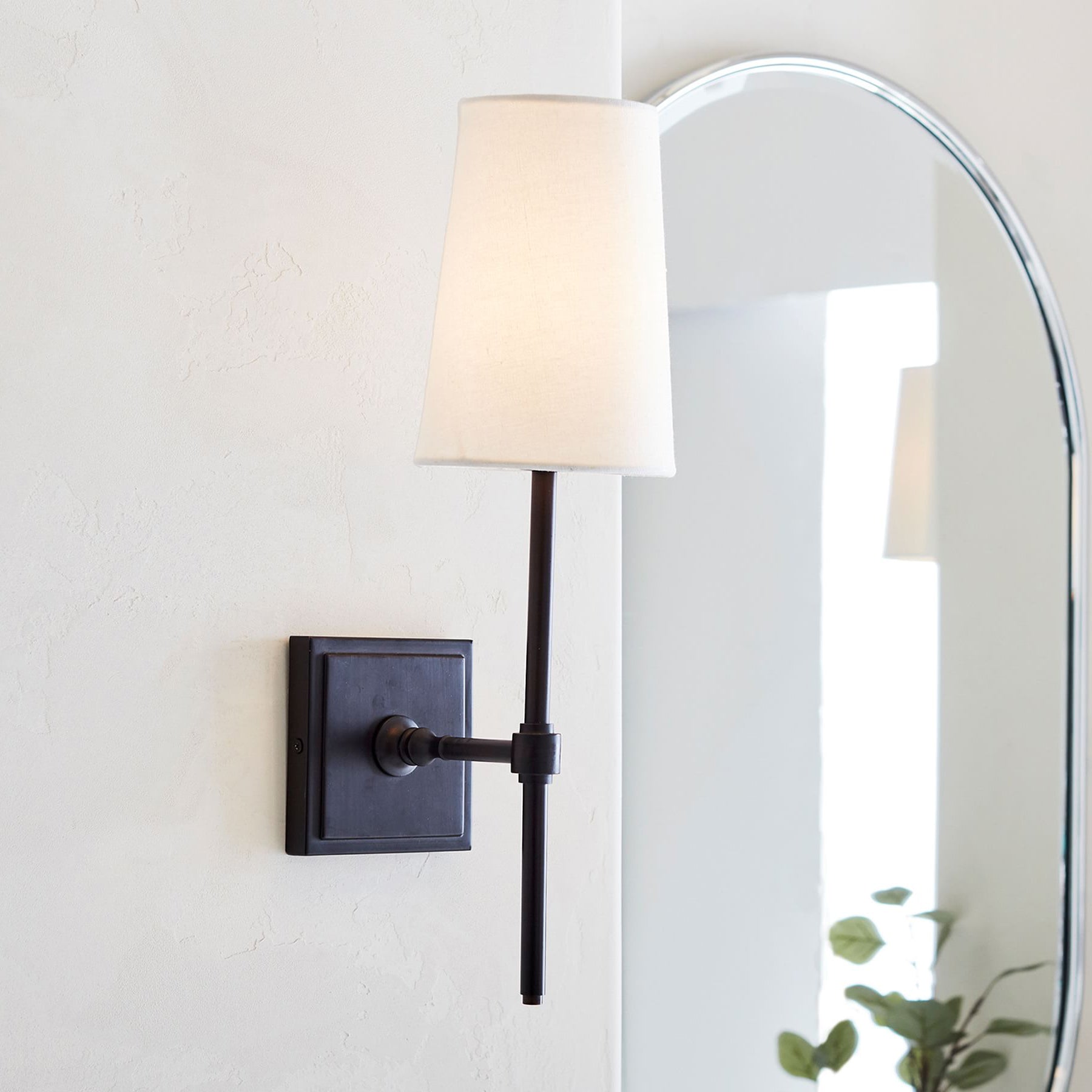 Vicarara Industrielle Vintage Wandleuchte aus Messing mit Stoffbezug-Letslighting